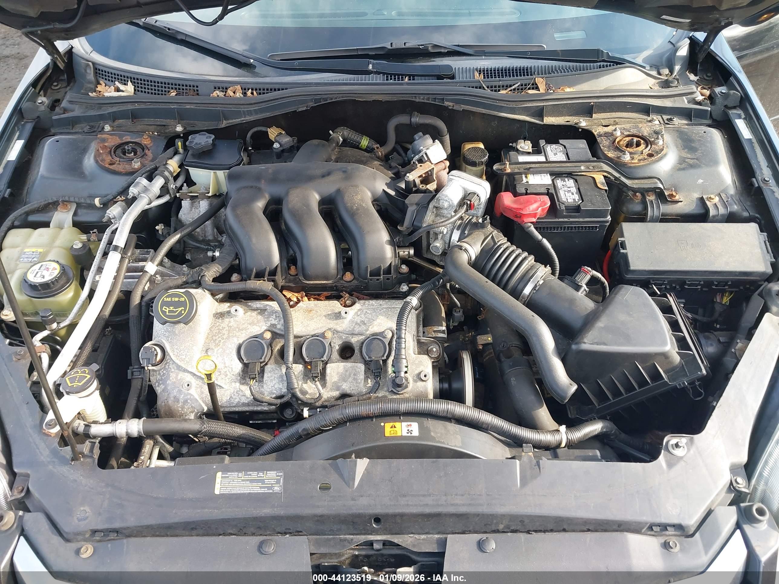 FORD FUSION image 10