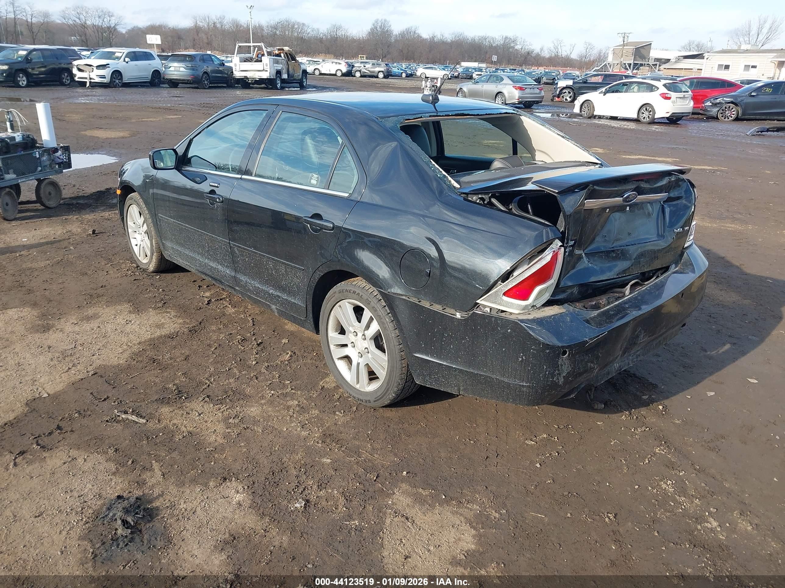 FORD FUSION image 3