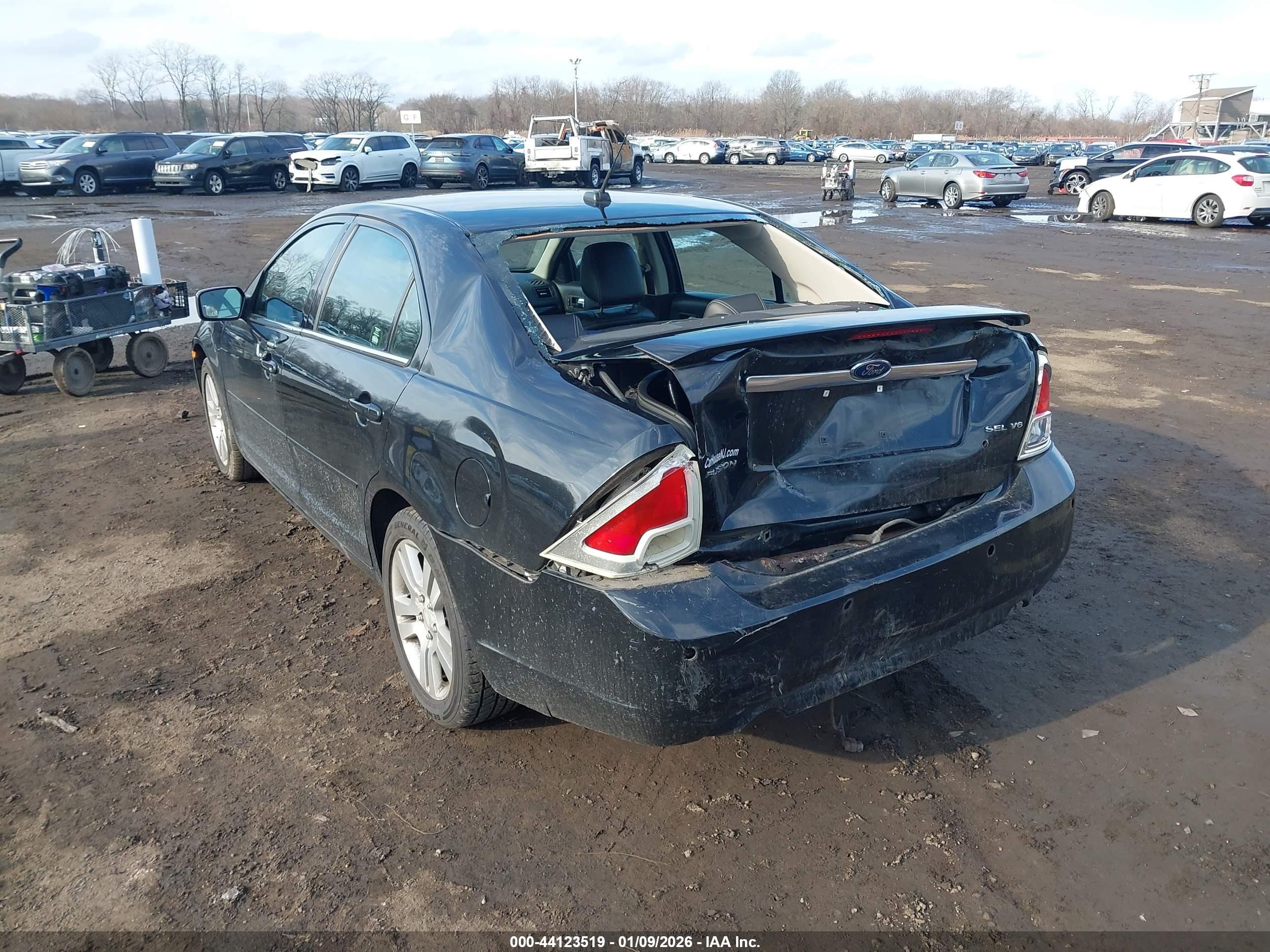 FORD FUSION image 6