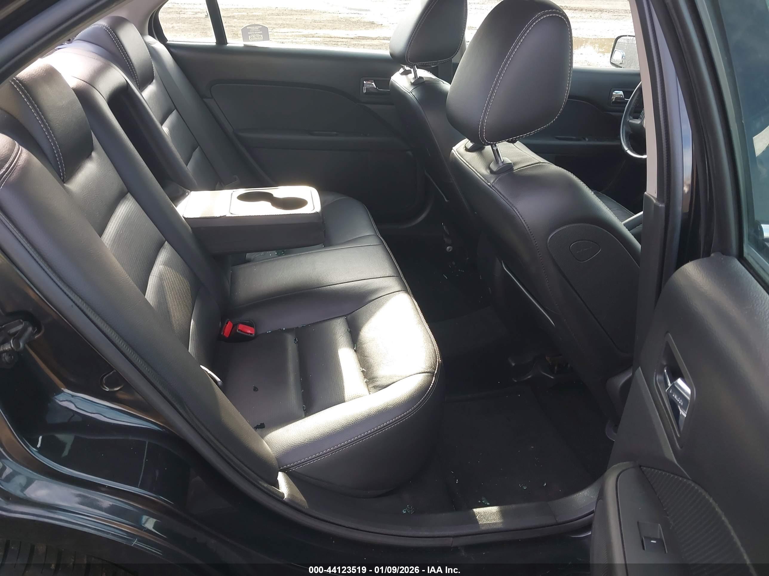 FORD FUSION image 8
