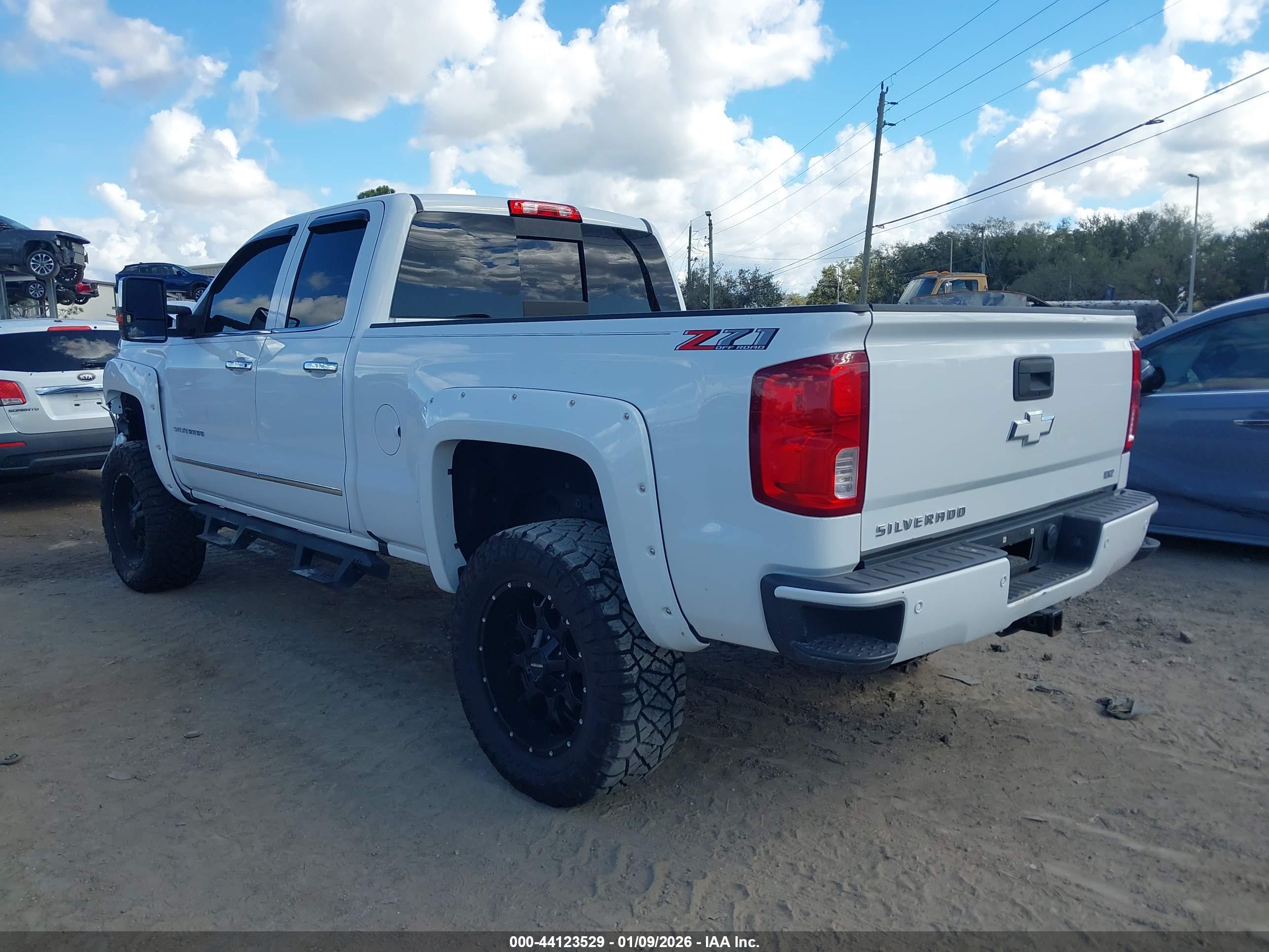 CHEVROLET SILVERADO image 3