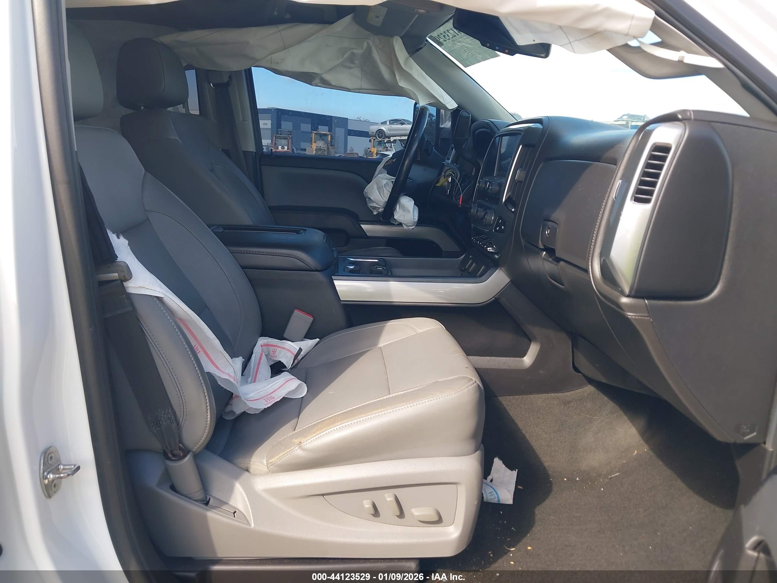 CHEVROLET SILVERADO image 5