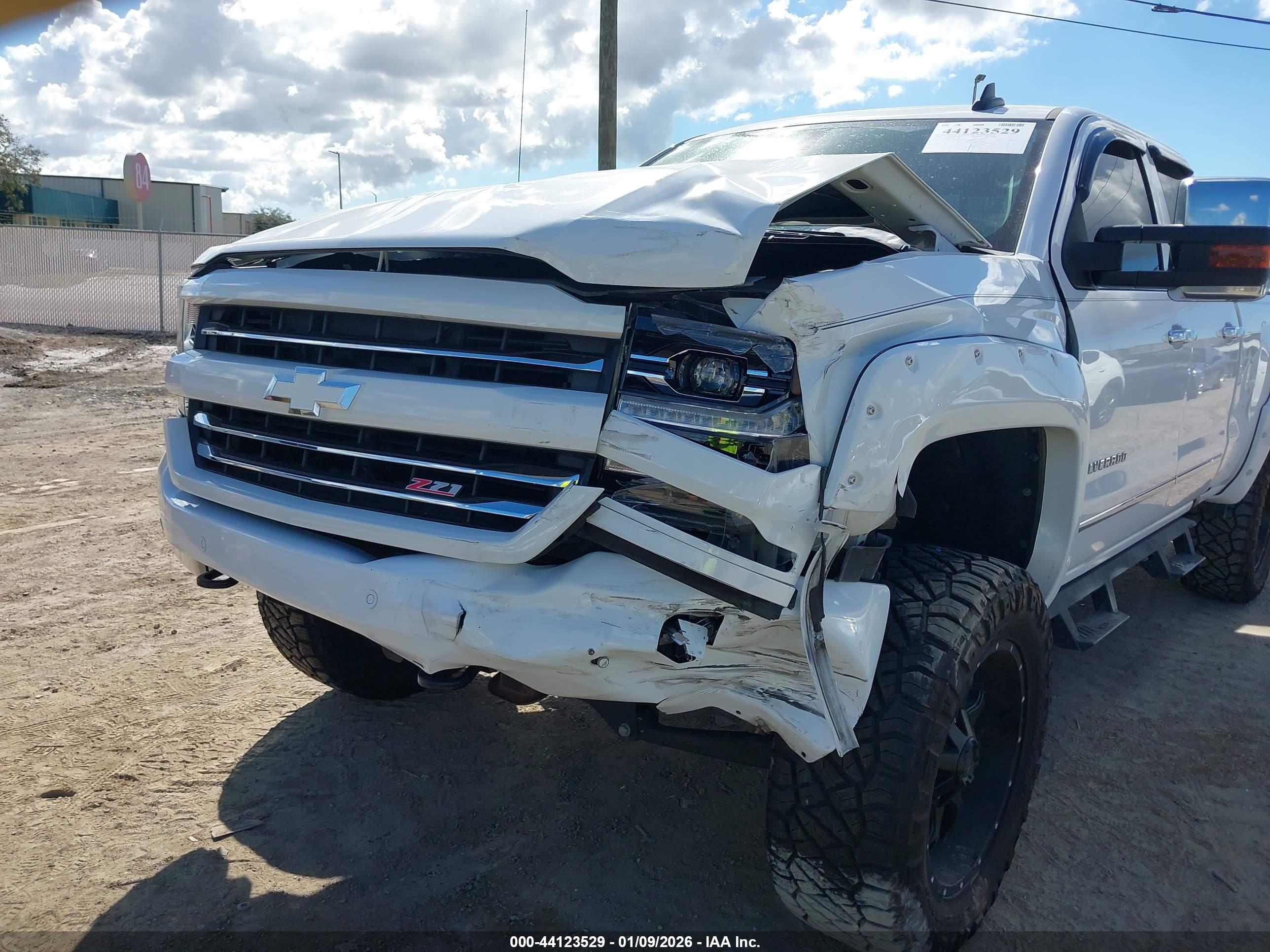 CHEVROLET SILVERADO image 6