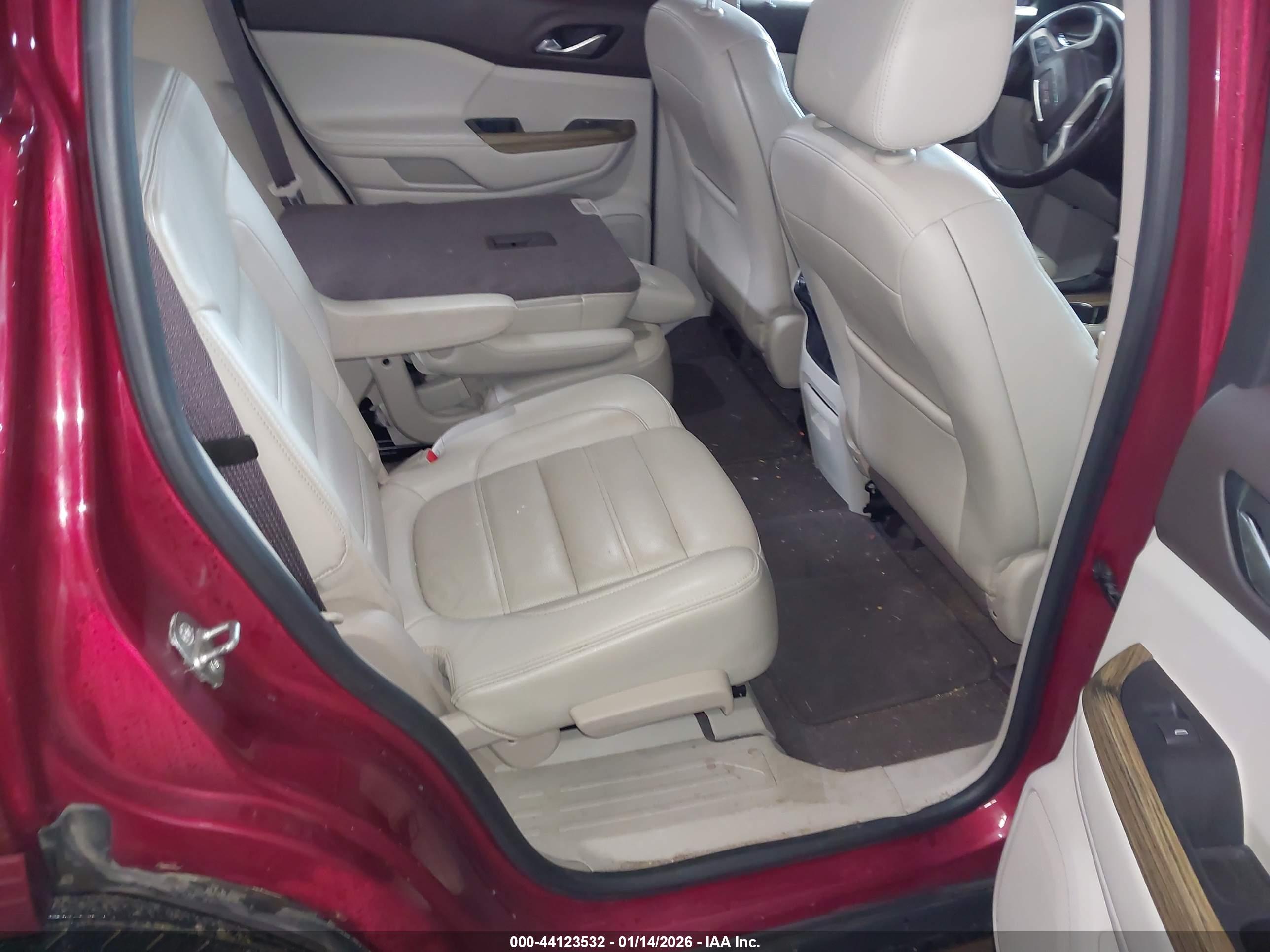 GMC ACADIA image 8