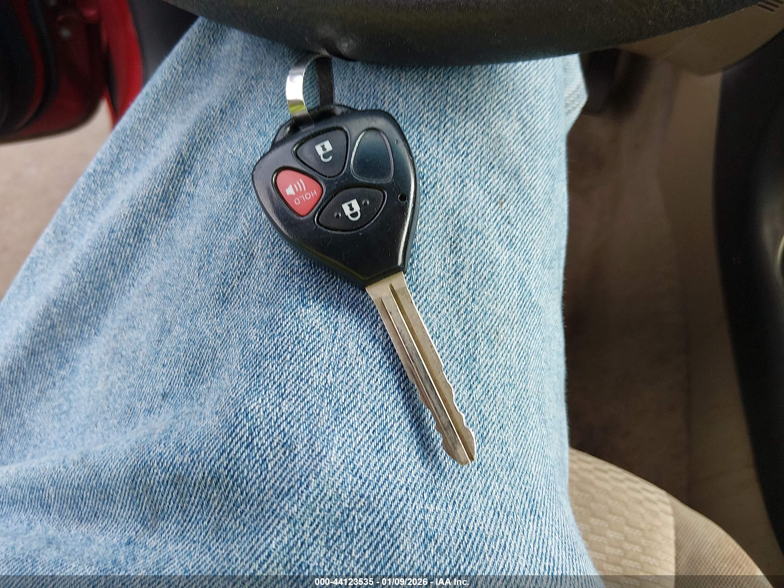 TOYOTA RAV4 image 11