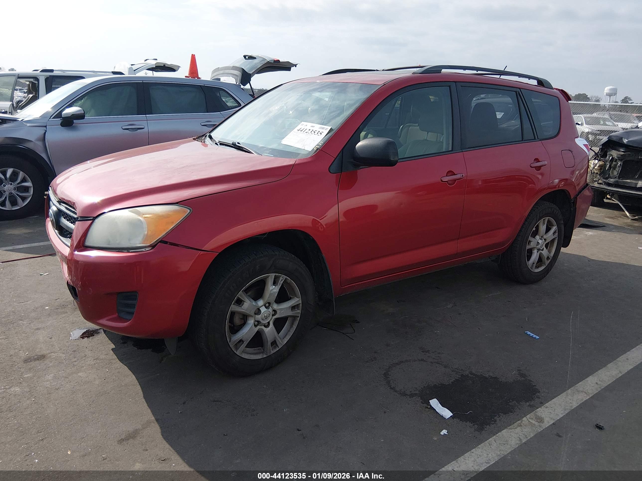 TOYOTA RAV4 image 2