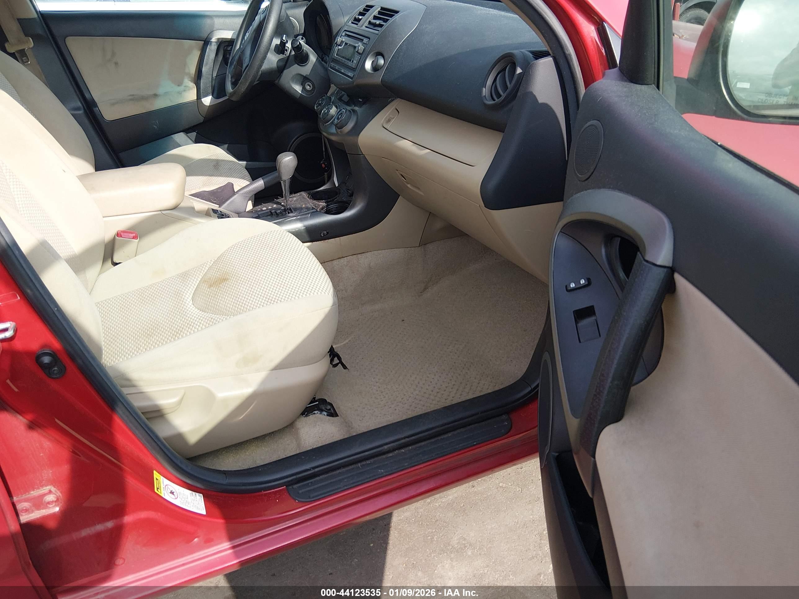 TOYOTA RAV4 image 5