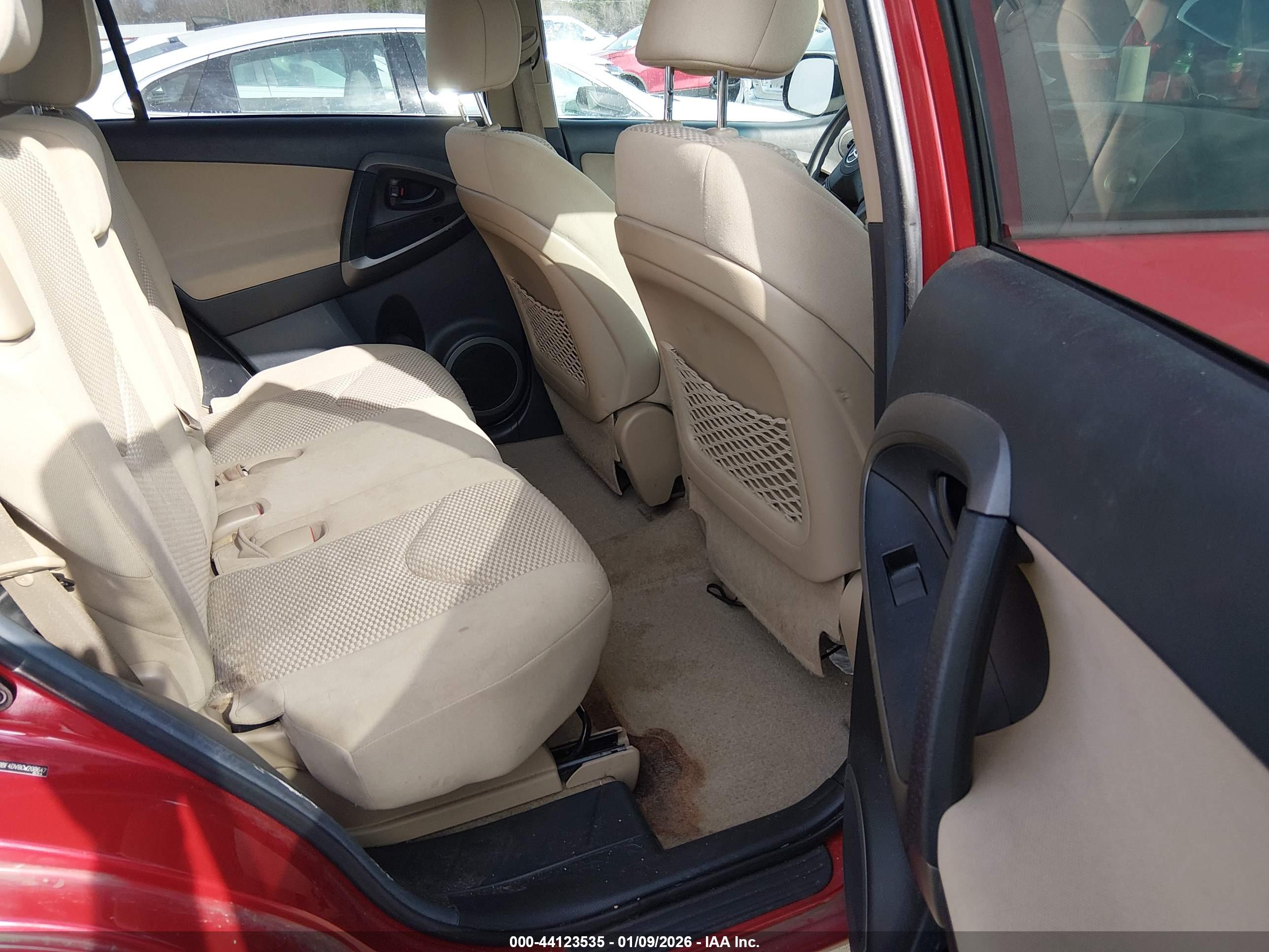 TOYOTA RAV4 image 8