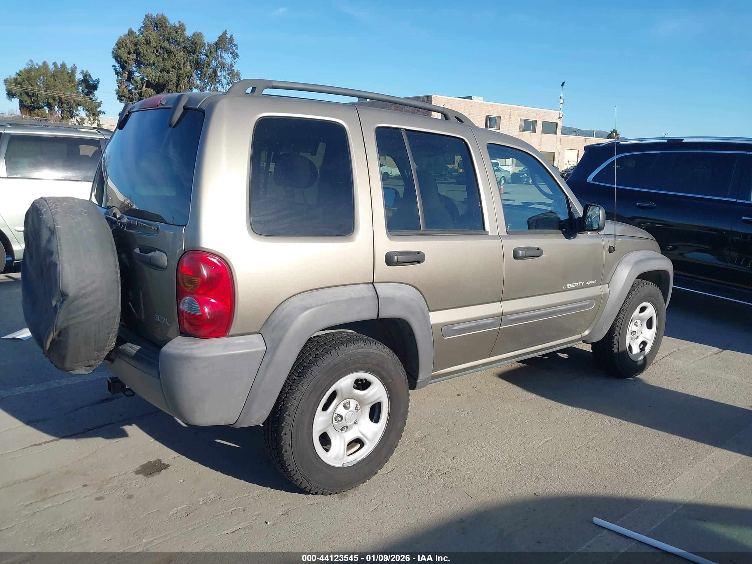 JEEP LIBERTY image 4