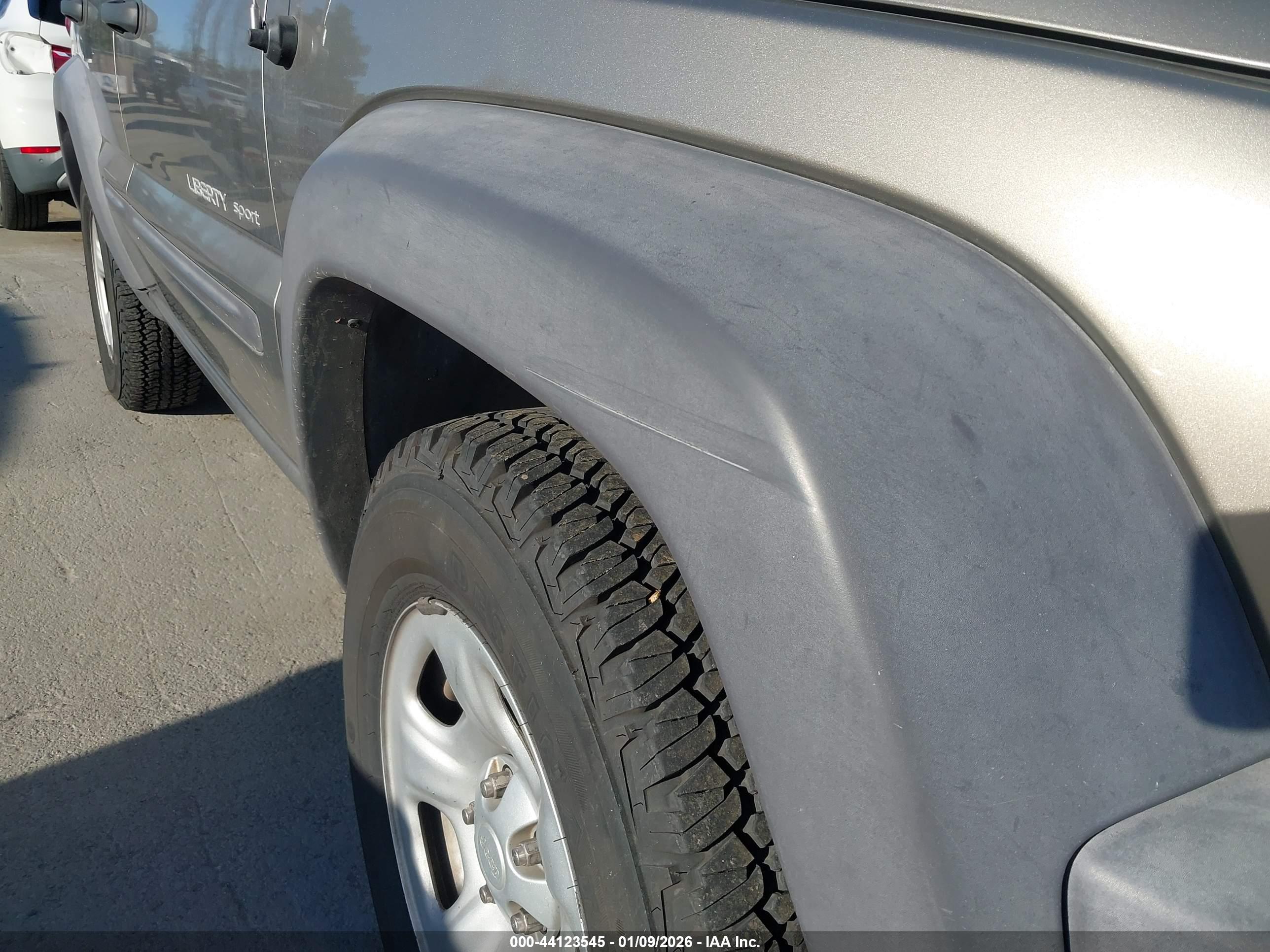 JEEP LIBERTY image 6