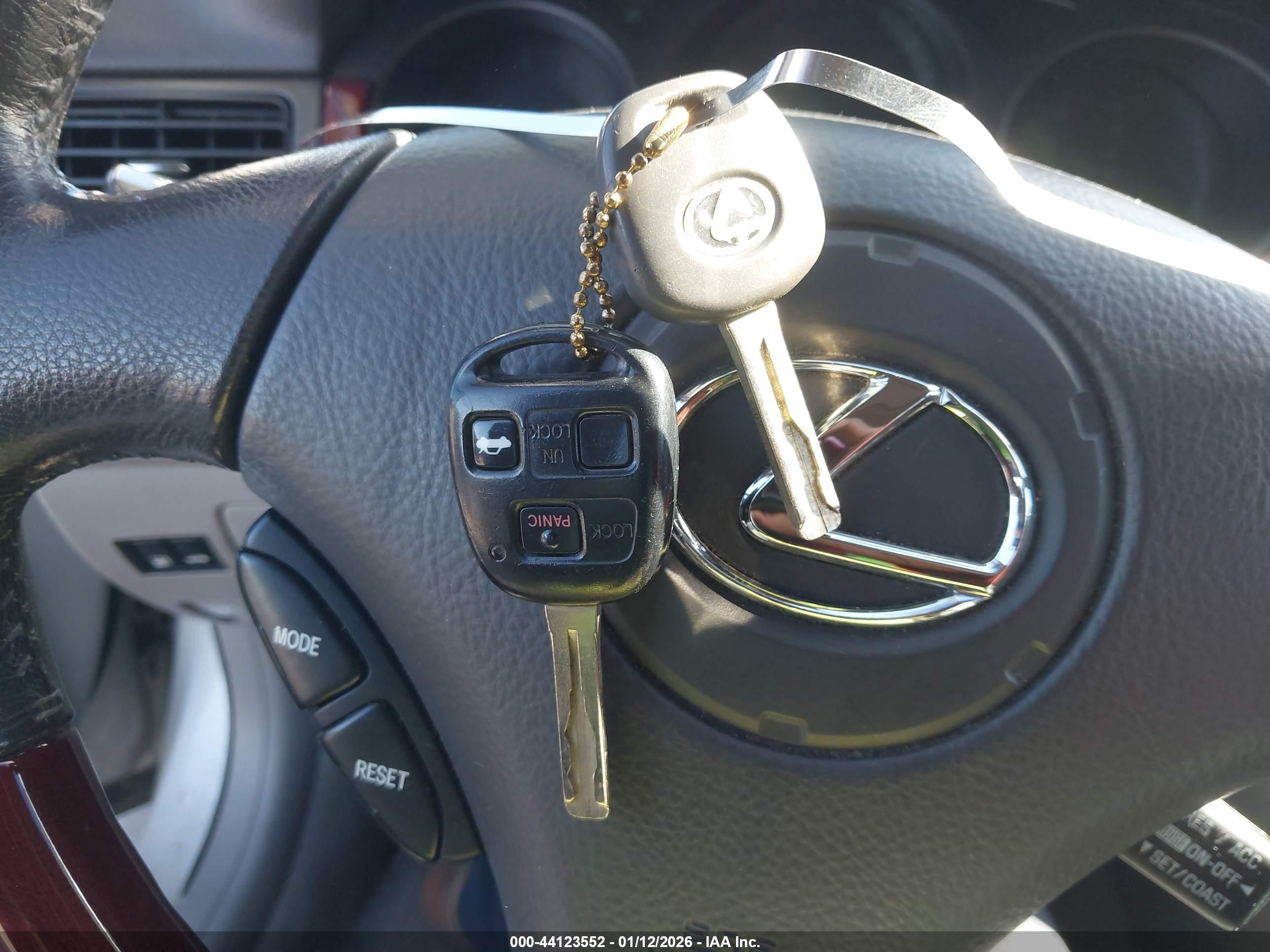 LEXUS ES image 11