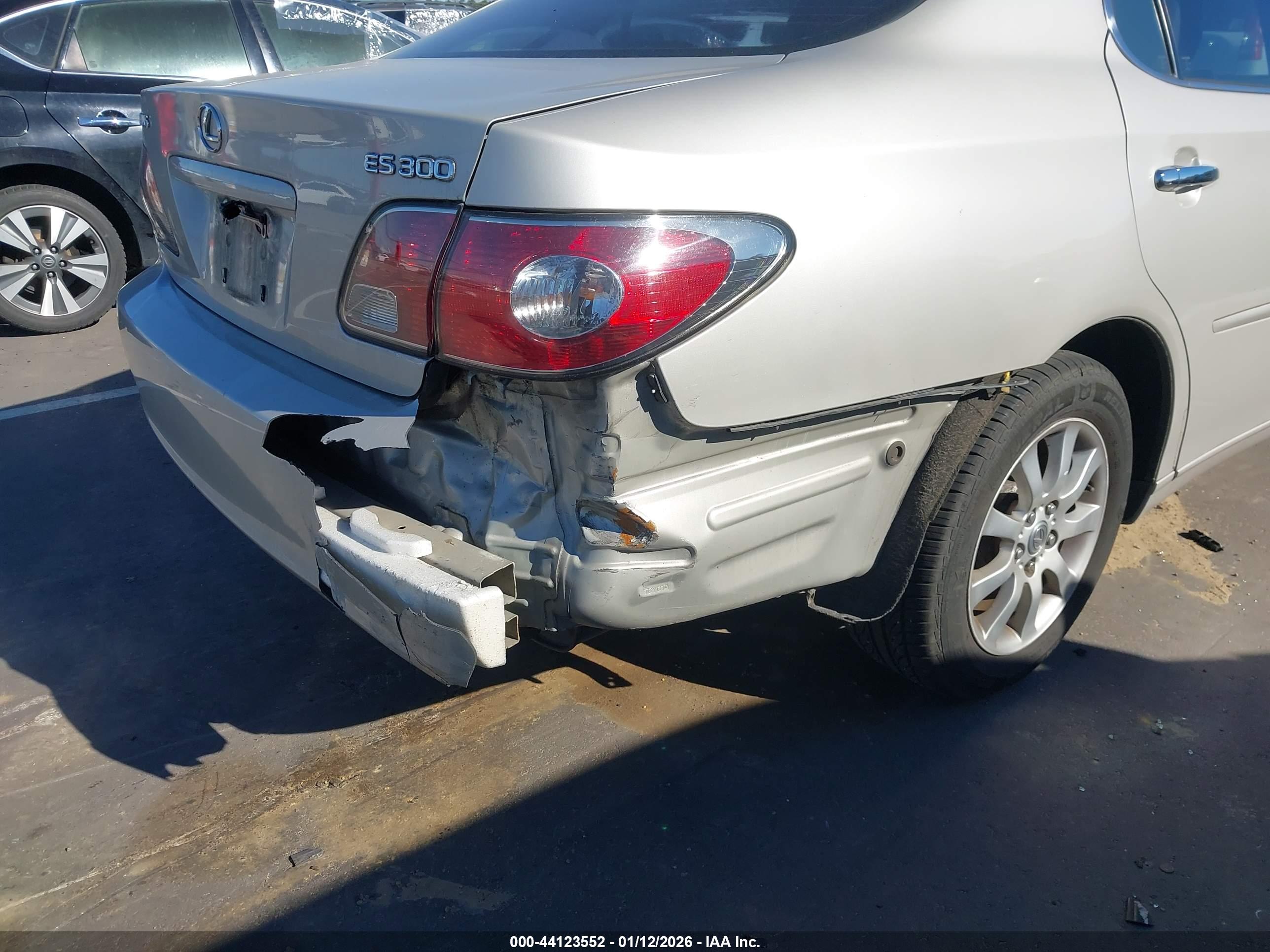 LEXUS ES image 6