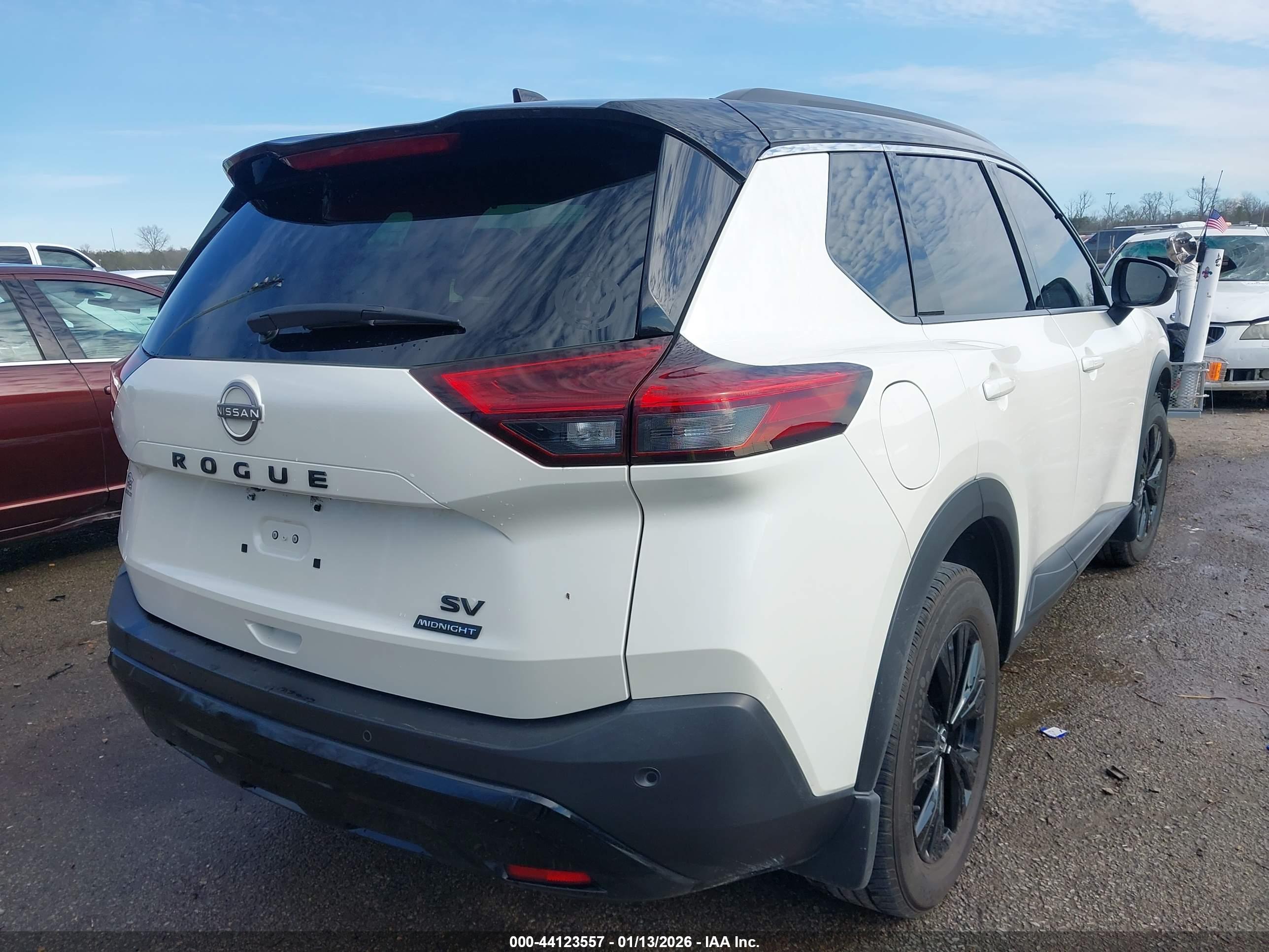 NISSAN ROGUE image 4