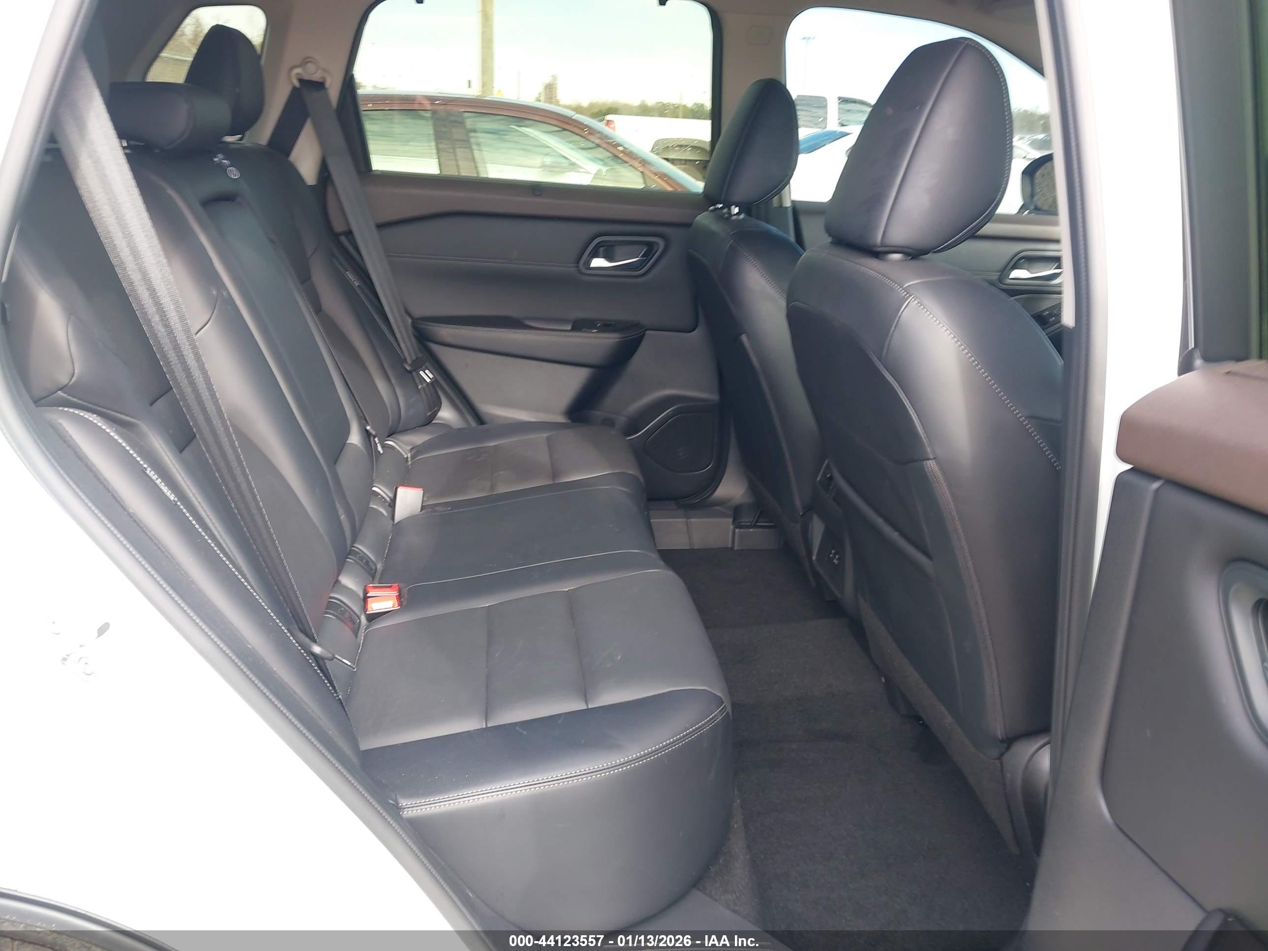 NISSAN ROGUE image 8