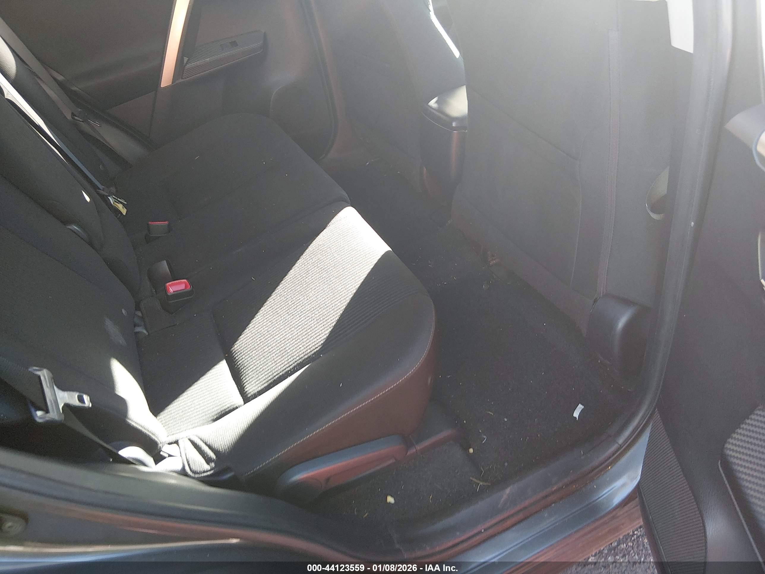 TOYOTA RAV4 image 8