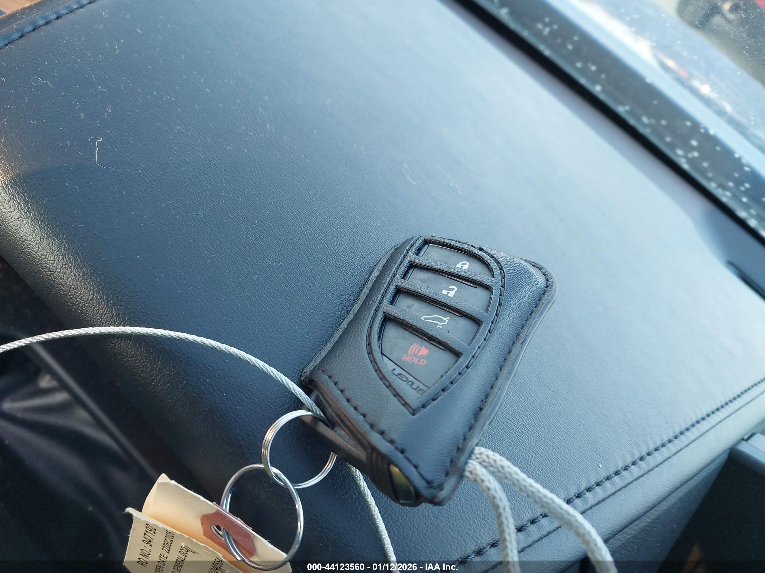 LEXUS ES image 11