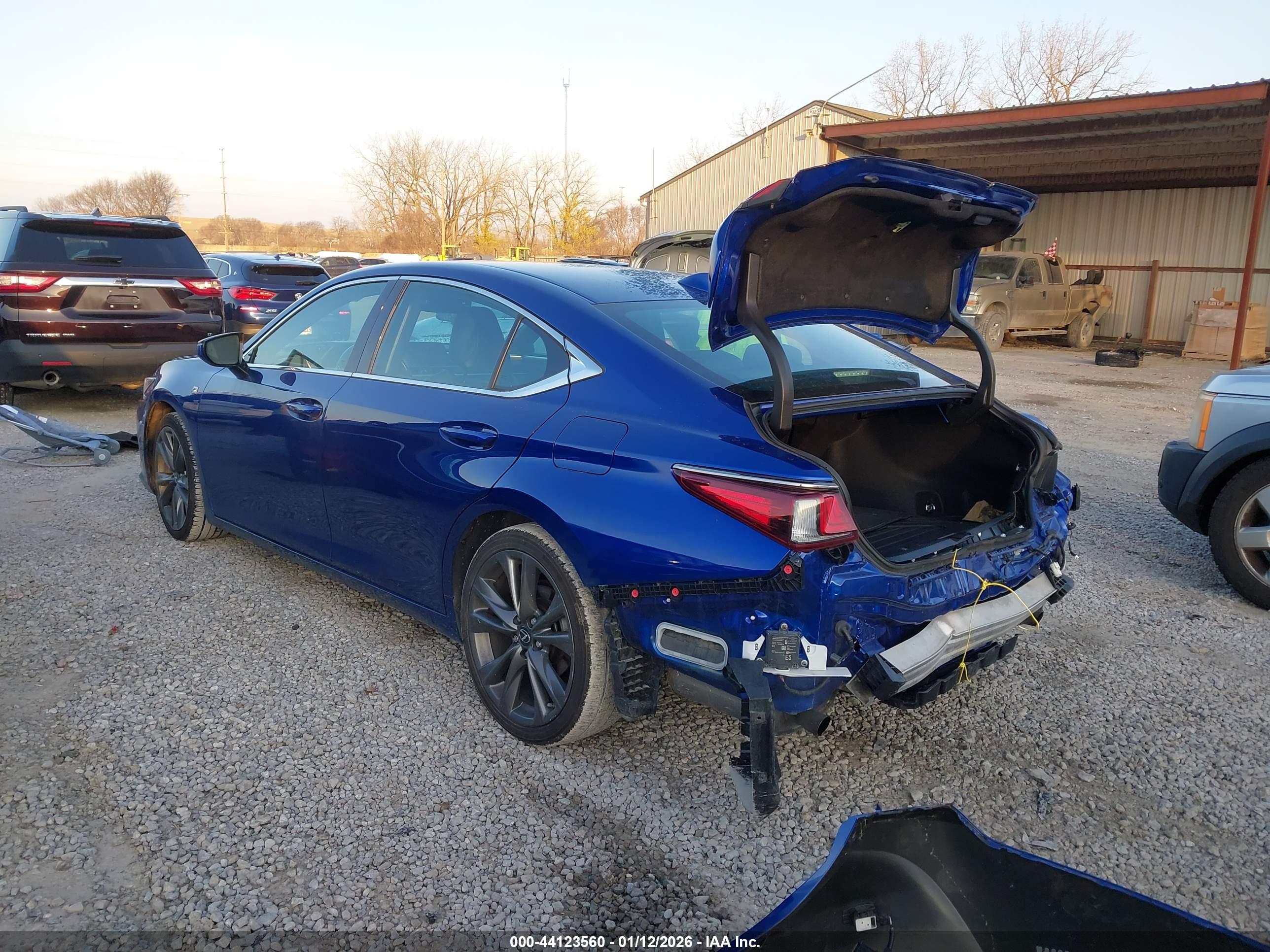 LEXUS ES image 3