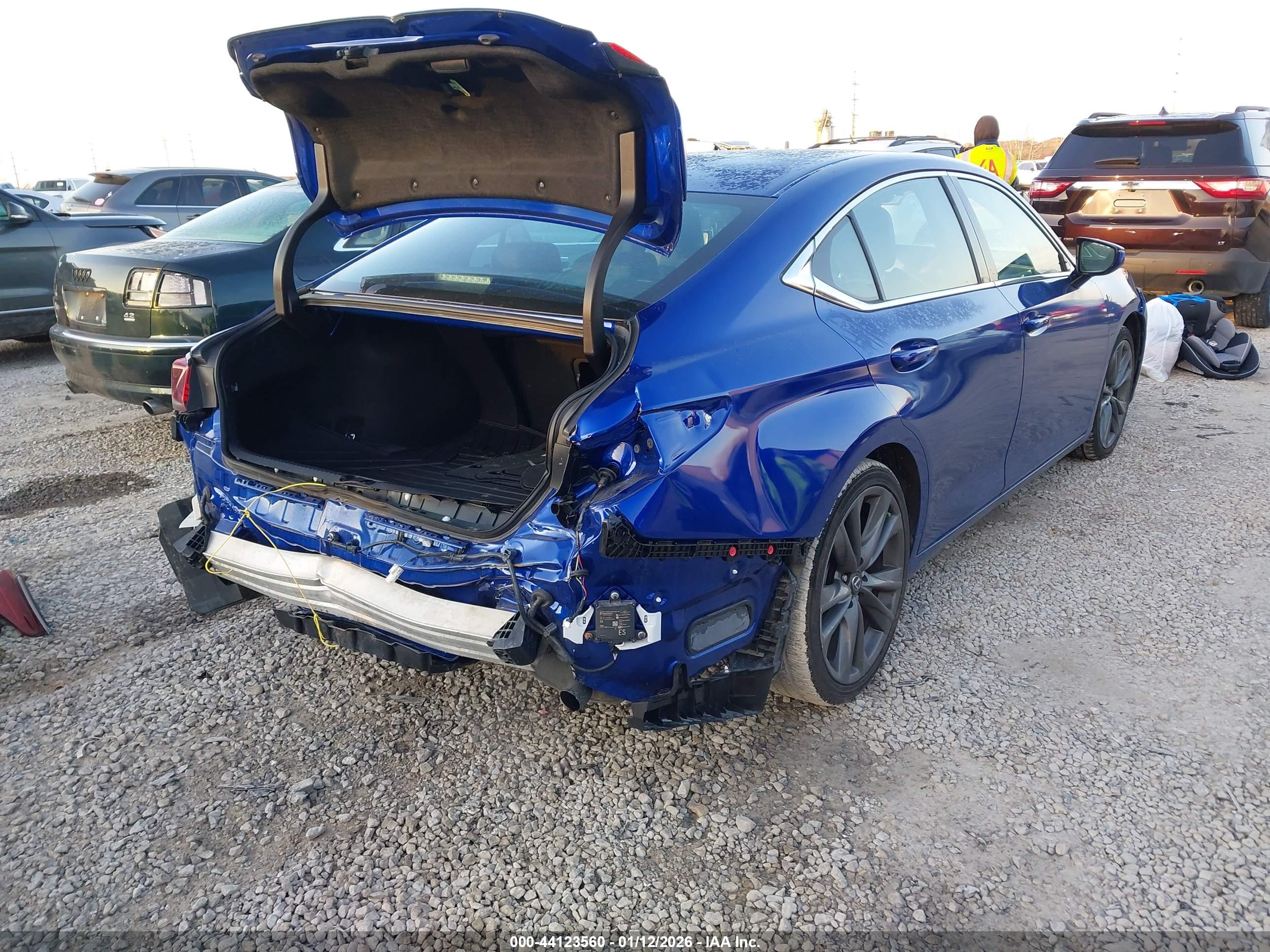 LEXUS ES image 4