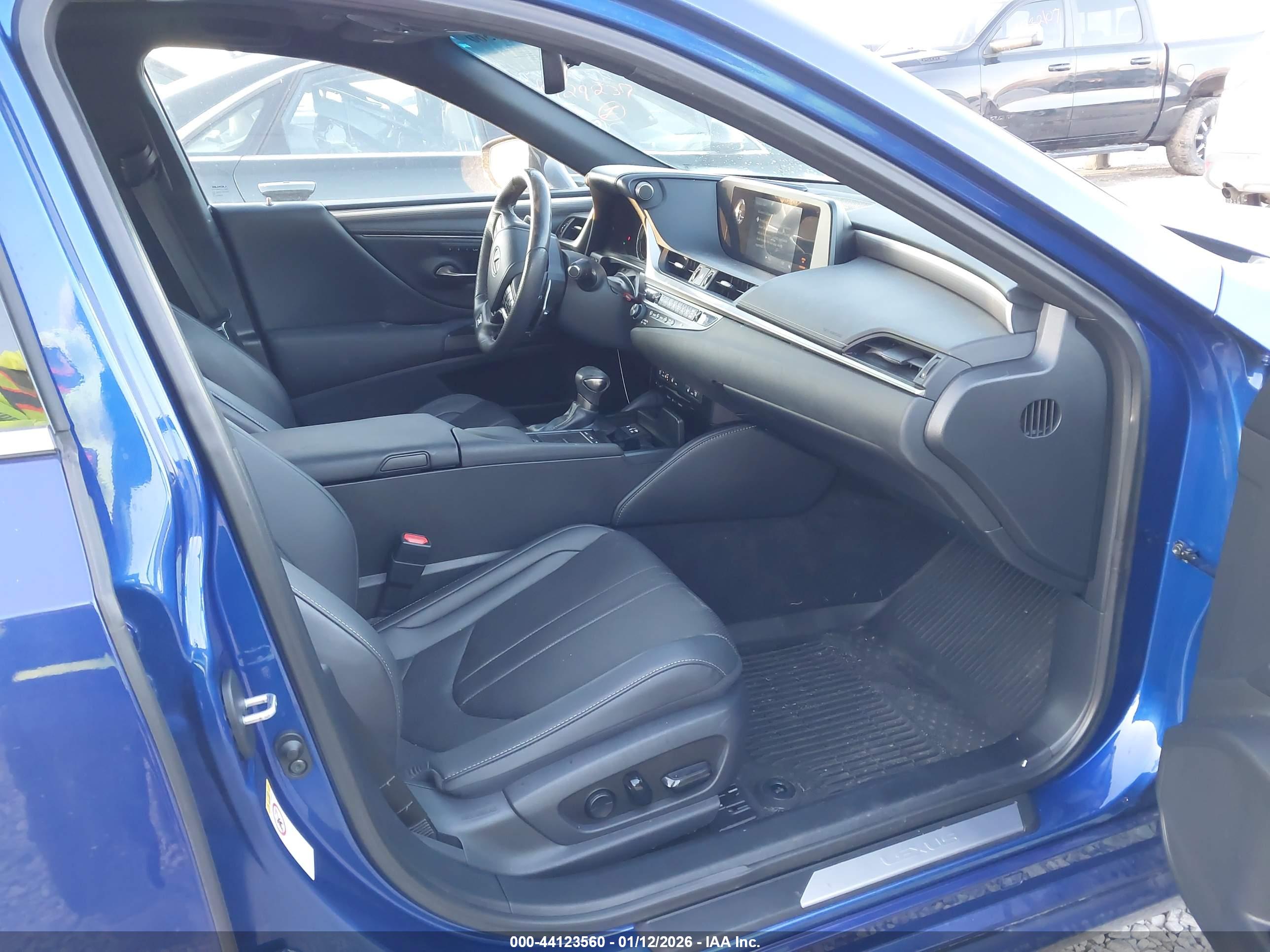 LEXUS ES image 5