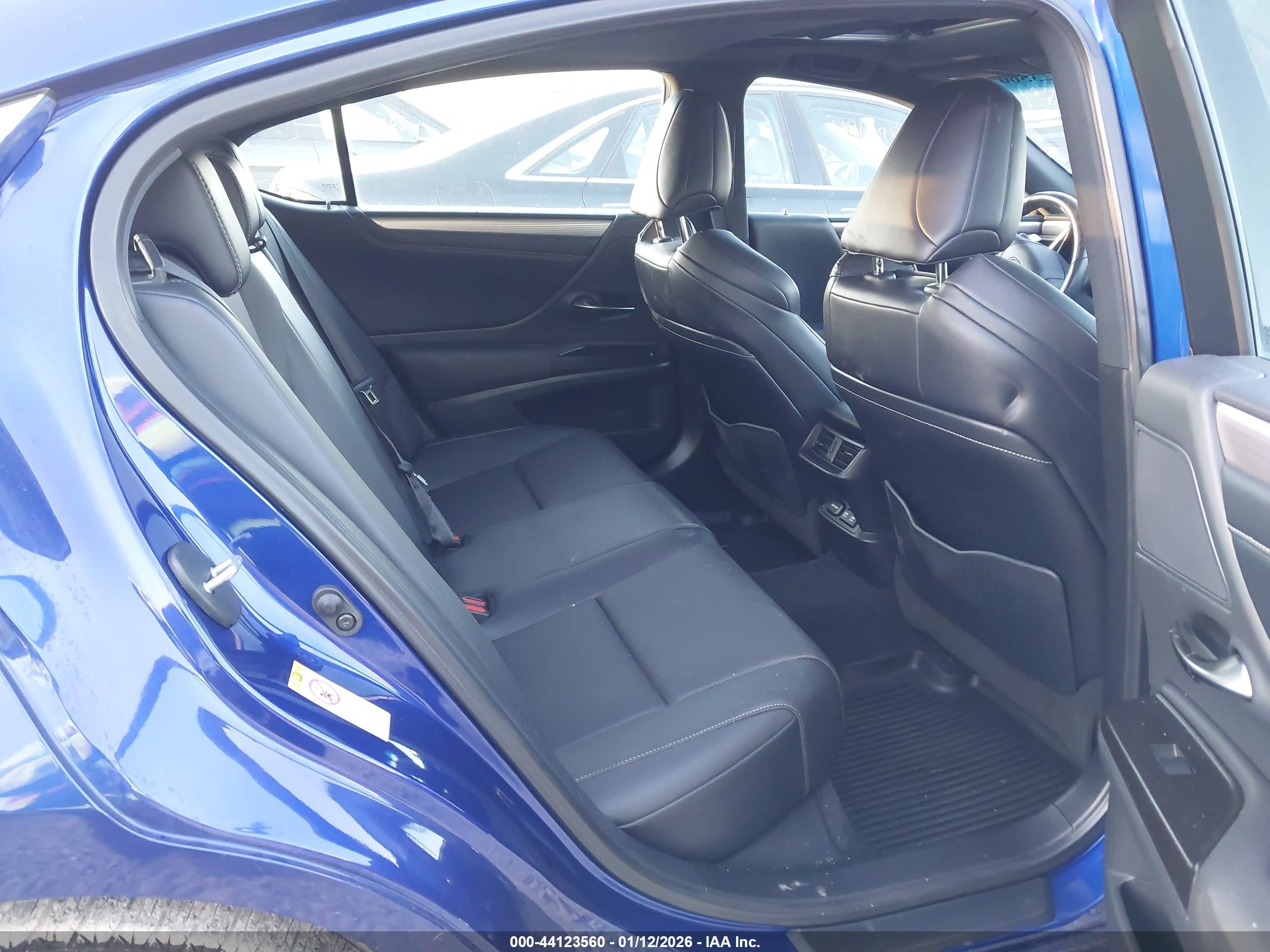 LEXUS ES image 8