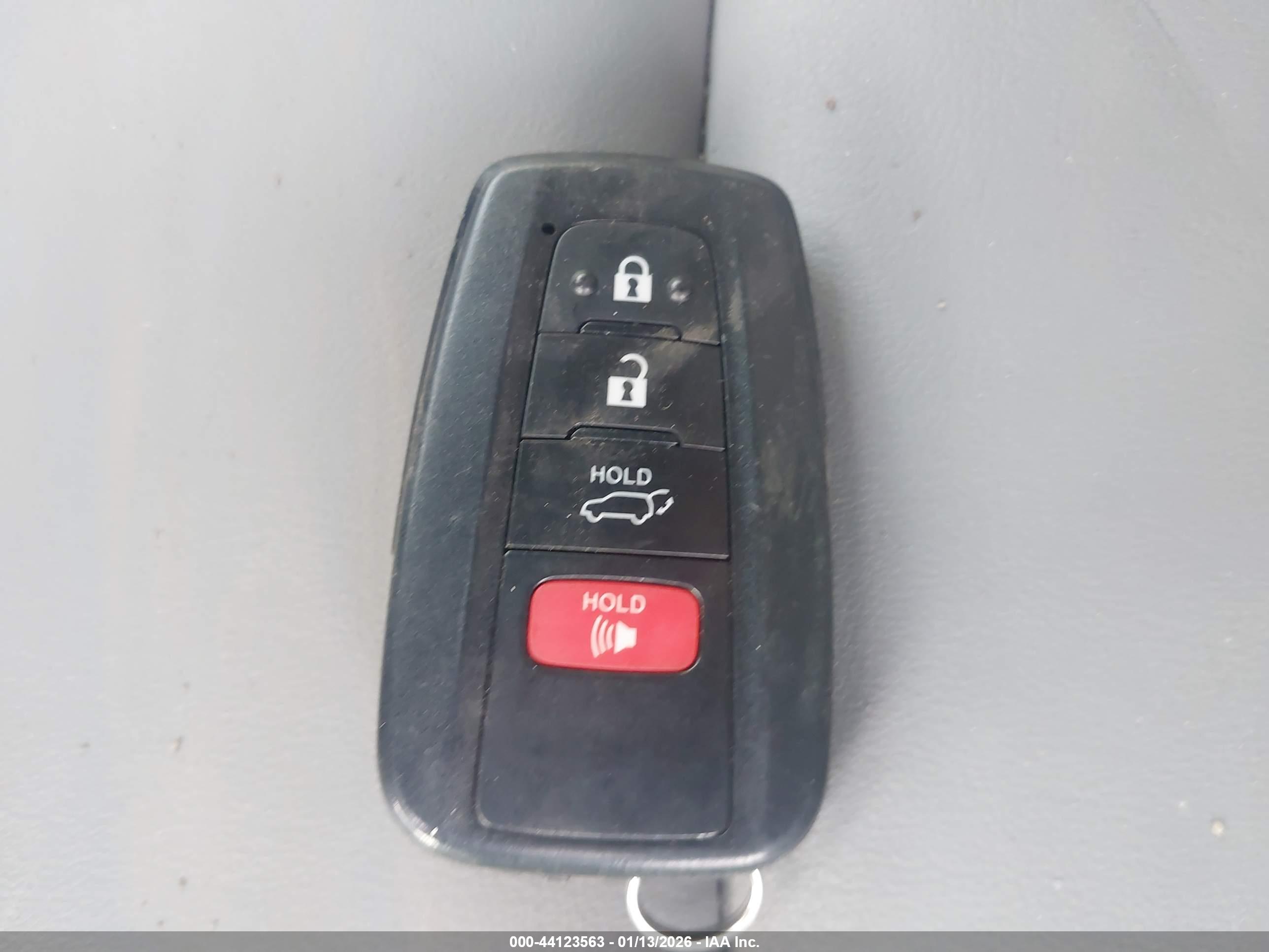 TOYOTA RAV4 image 11