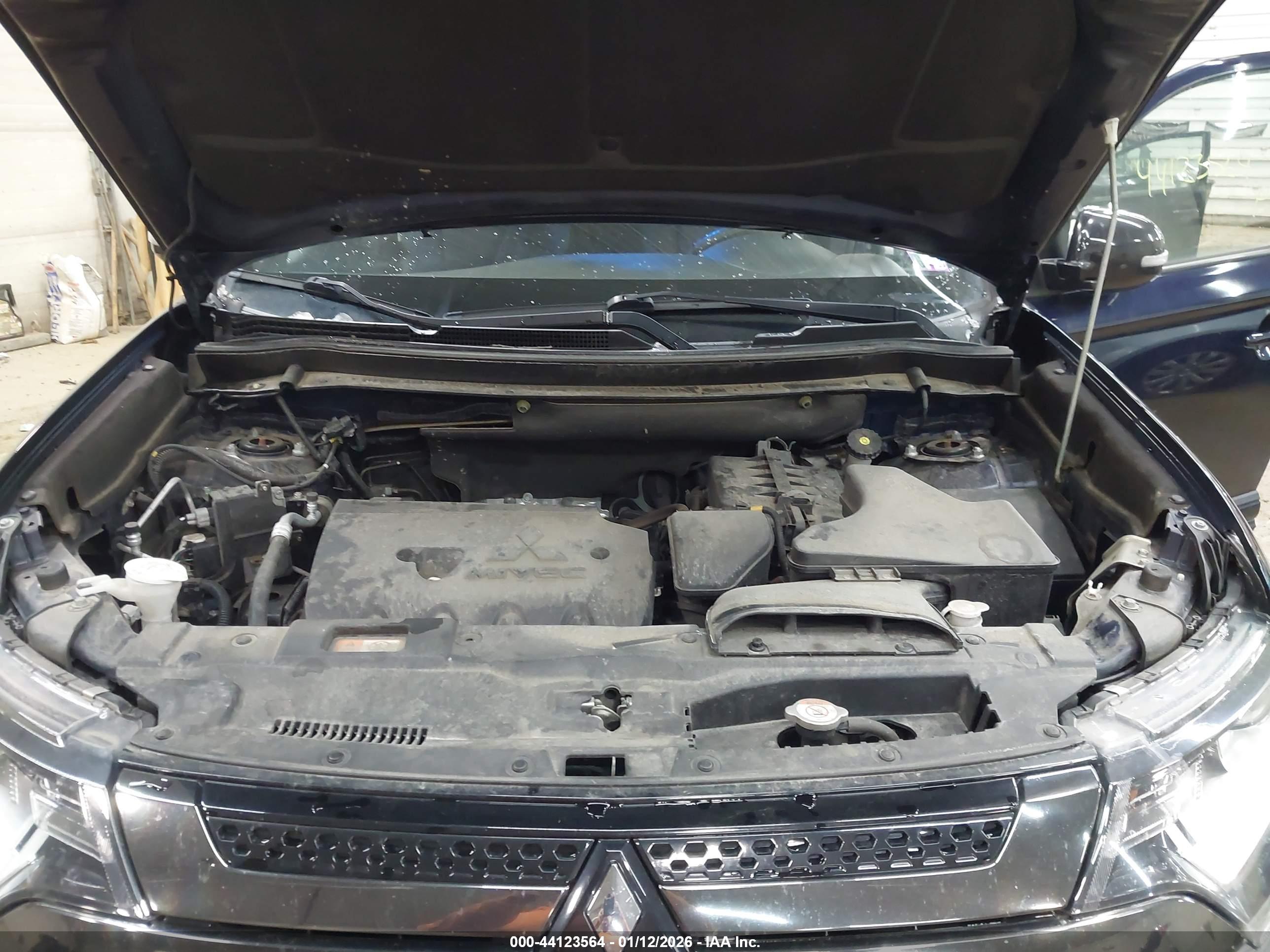 MITSUBISHI OUTLANDER image 10