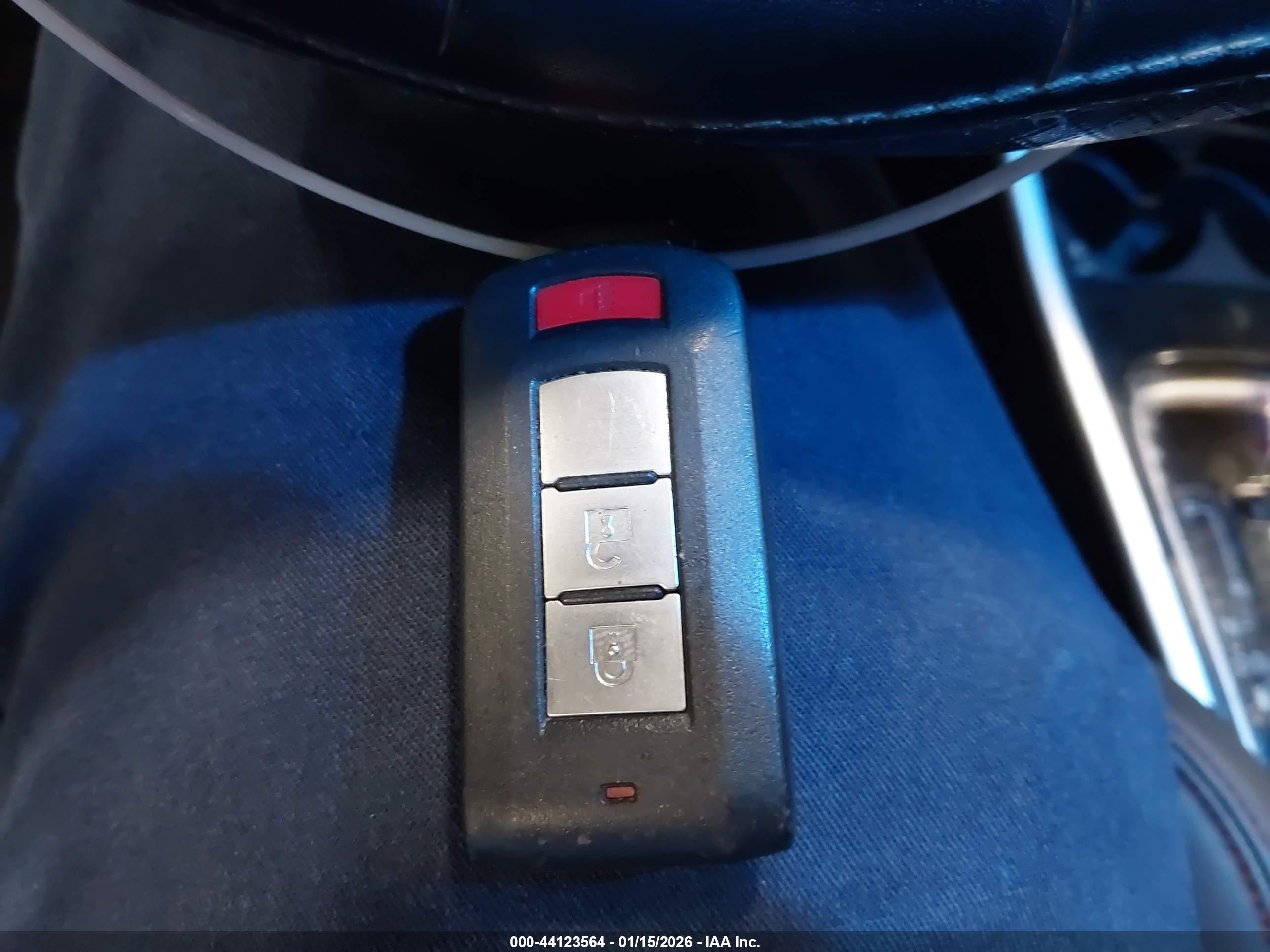 MITSUBISHI OUTLANDER image 11