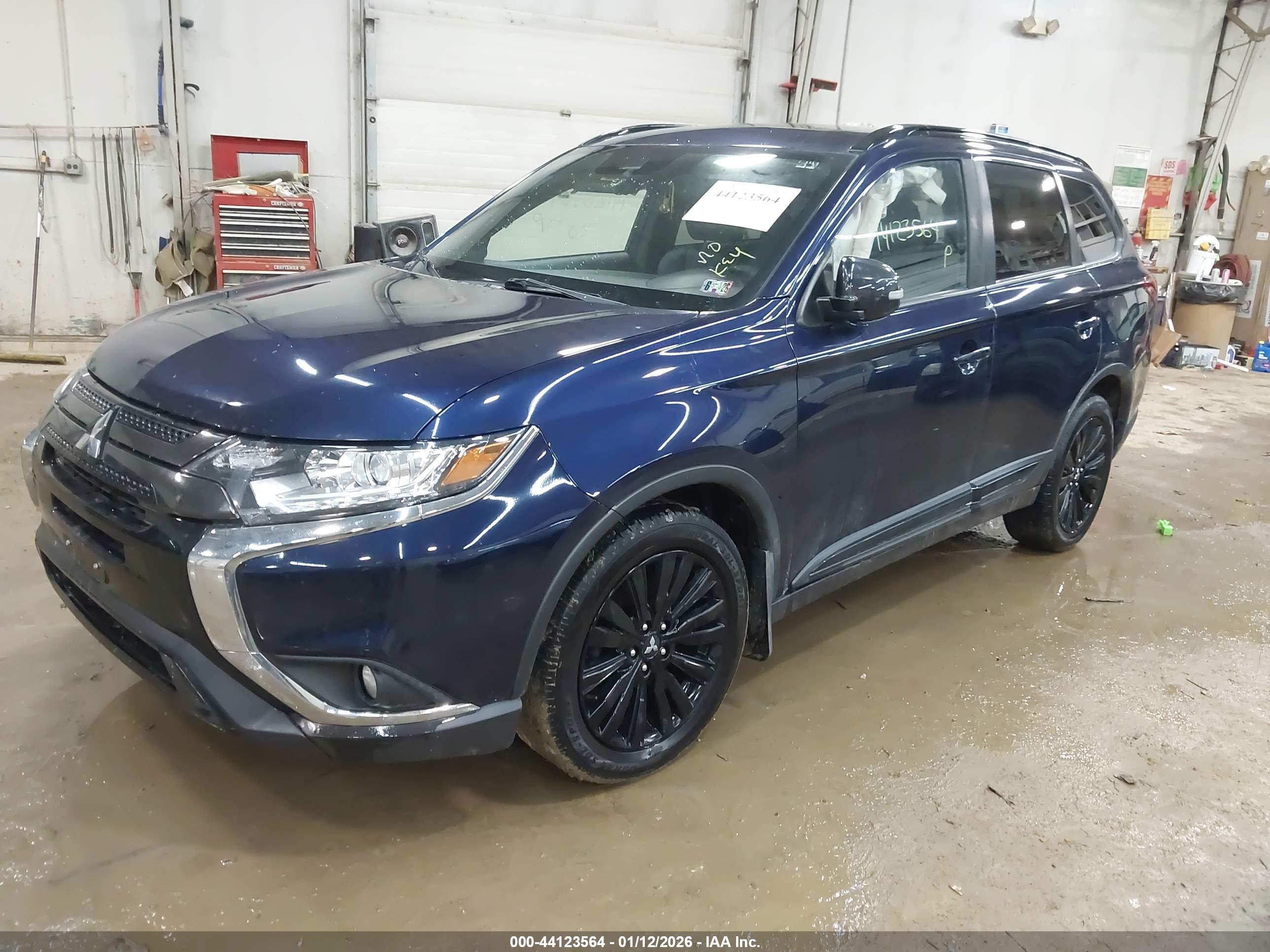 MITSUBISHI OUTLANDER image 2
