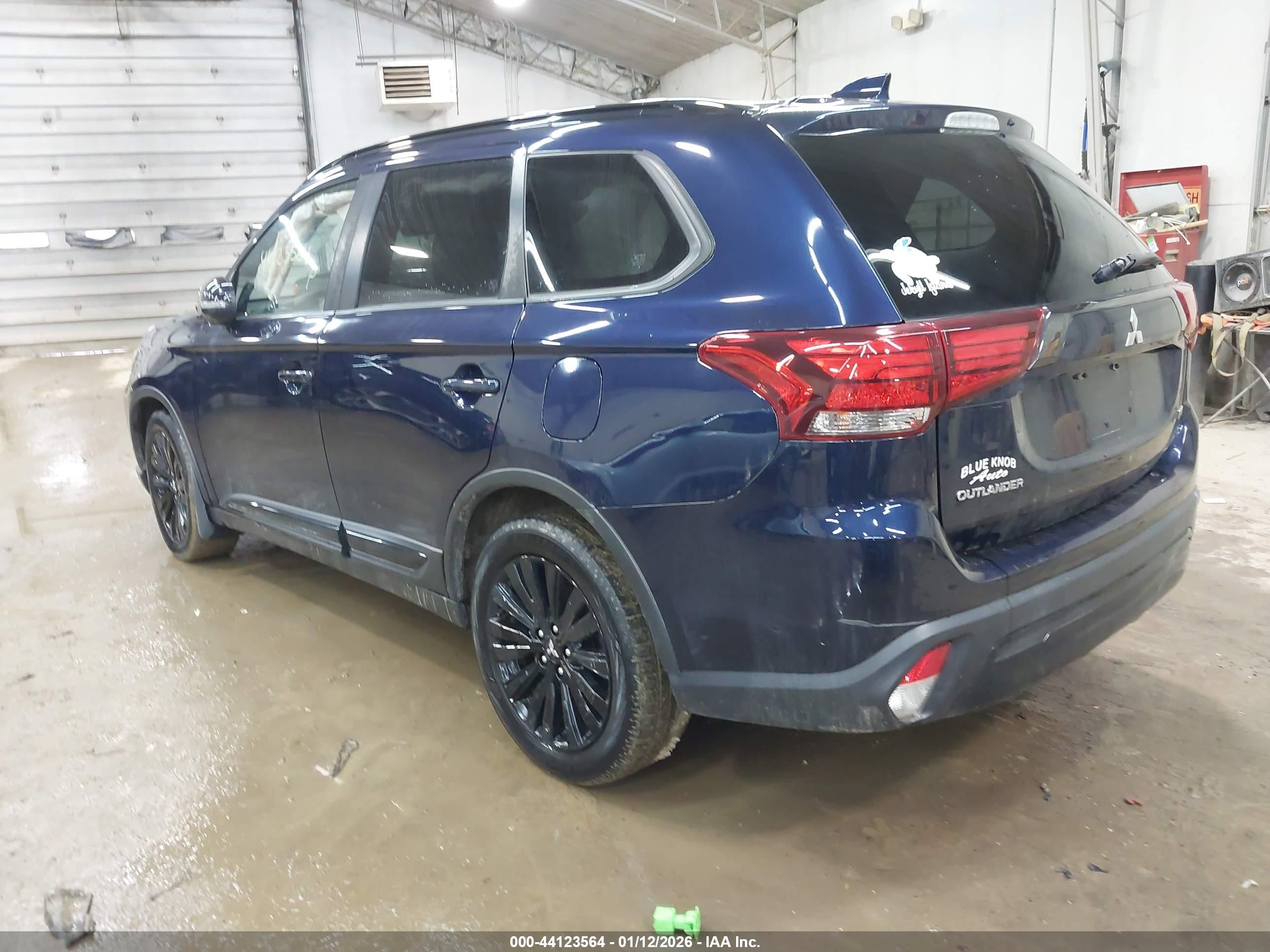 MITSUBISHI OUTLANDER image 3