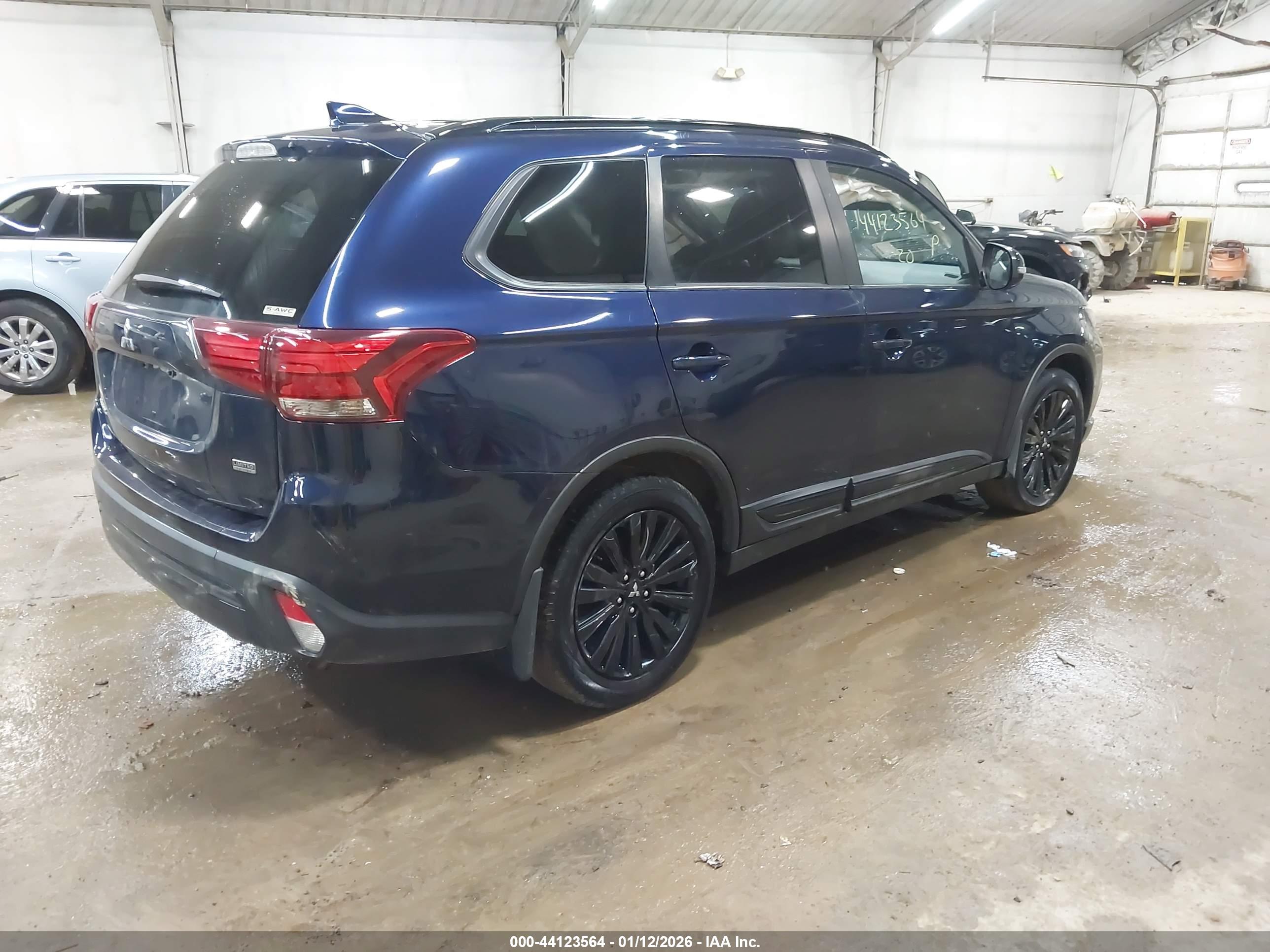 MITSUBISHI OUTLANDER image 4