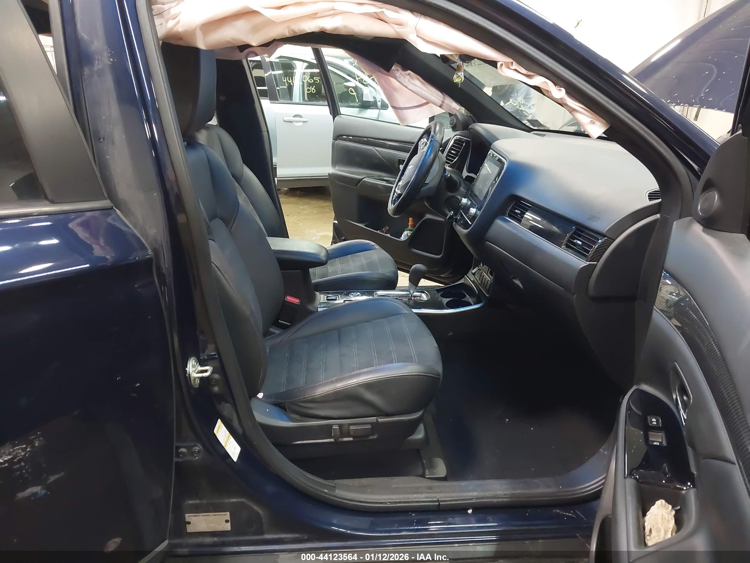 MITSUBISHI OUTLANDER image 5