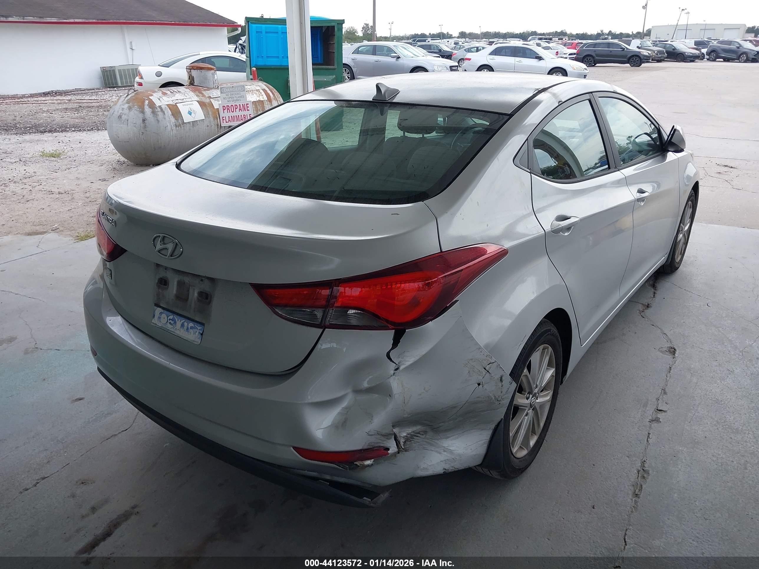 HYUNDAI ELANTRA image 4
