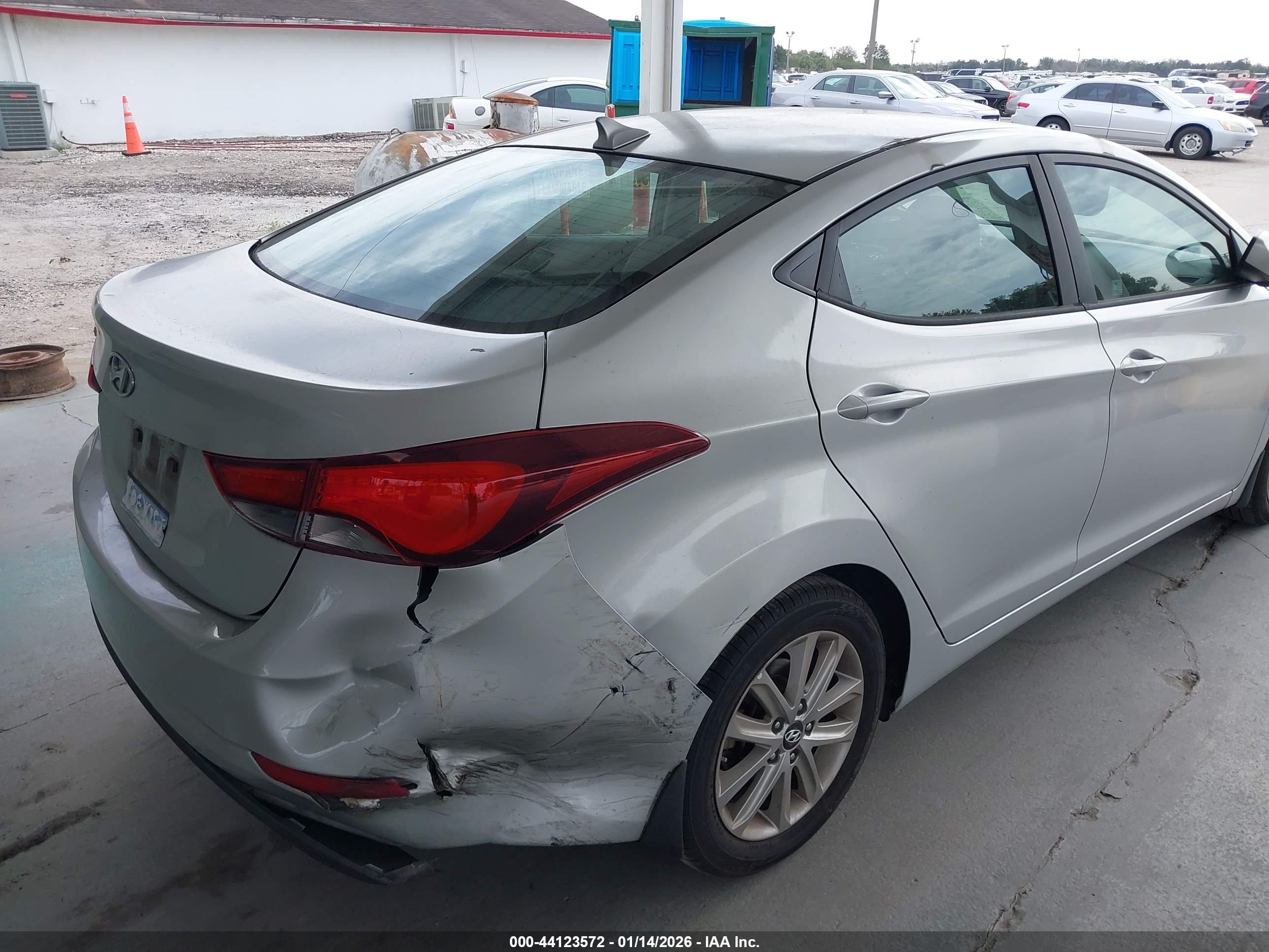 HYUNDAI ELANTRA image 6