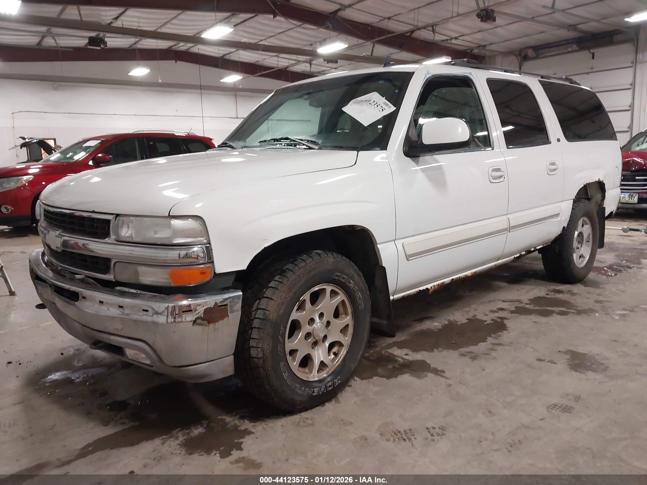 CHEVROLET SUBURBAN image 2