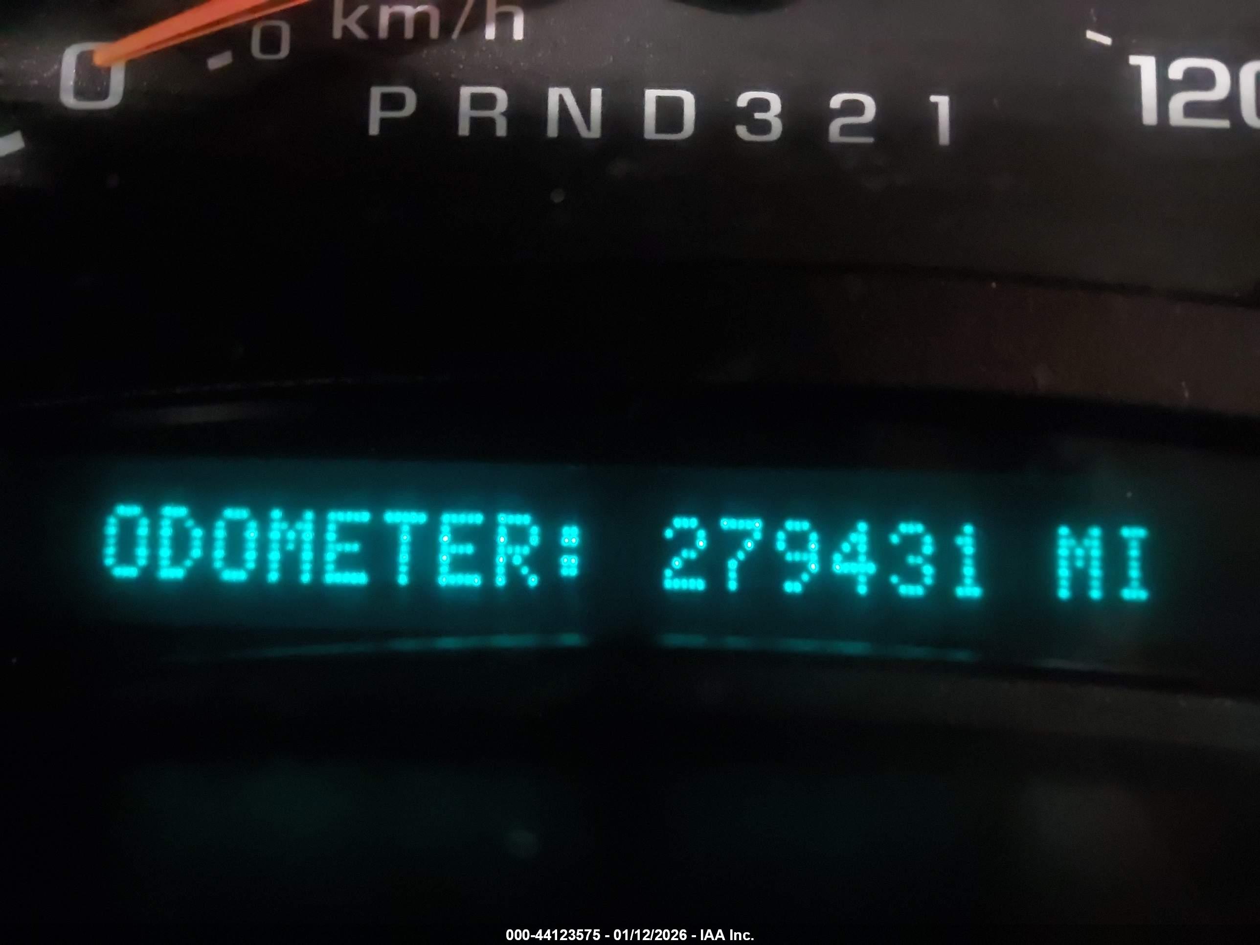 CHEVROLET SUBURBAN image 7