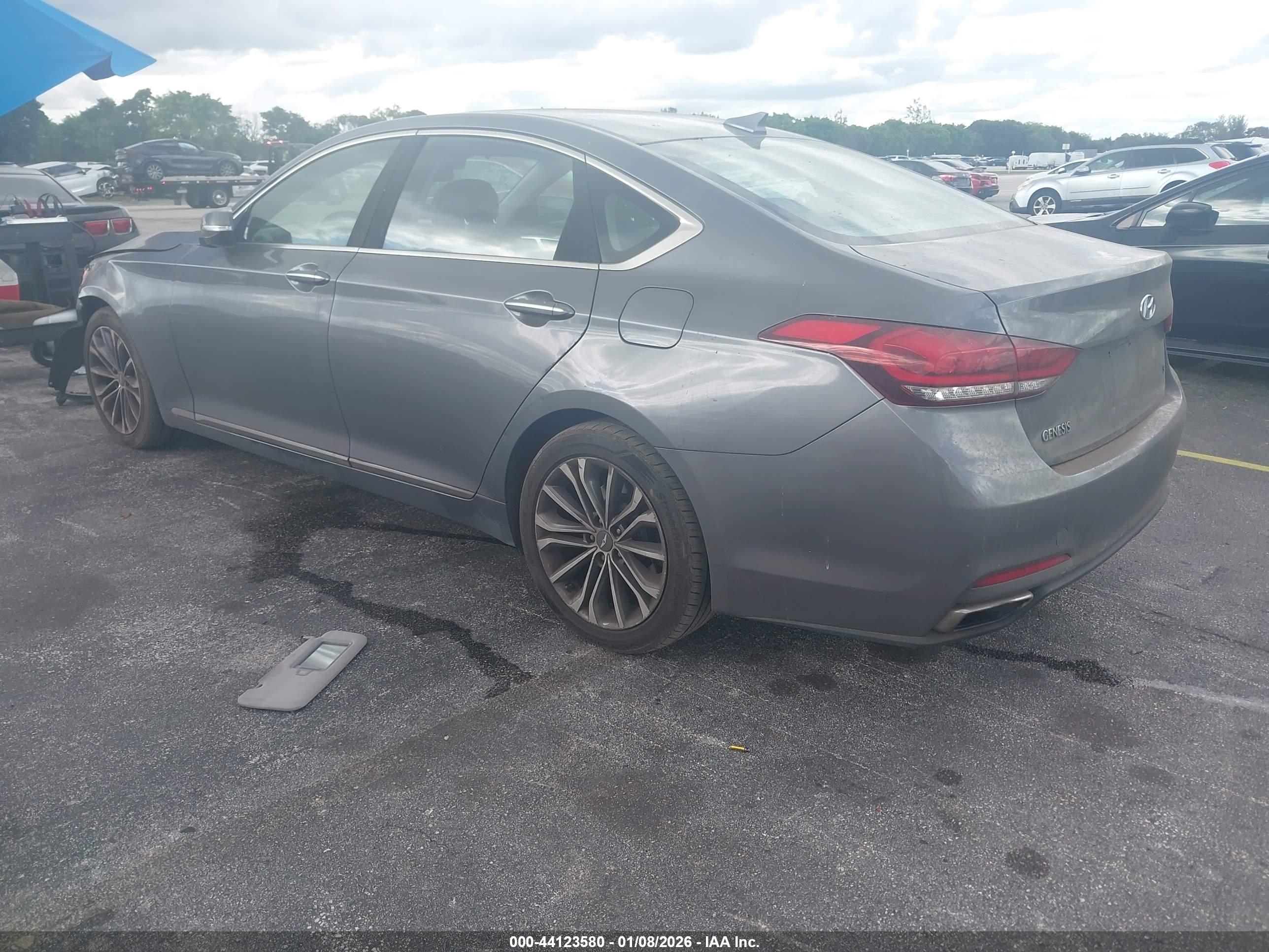 HYUNDAI GENESIS image 3