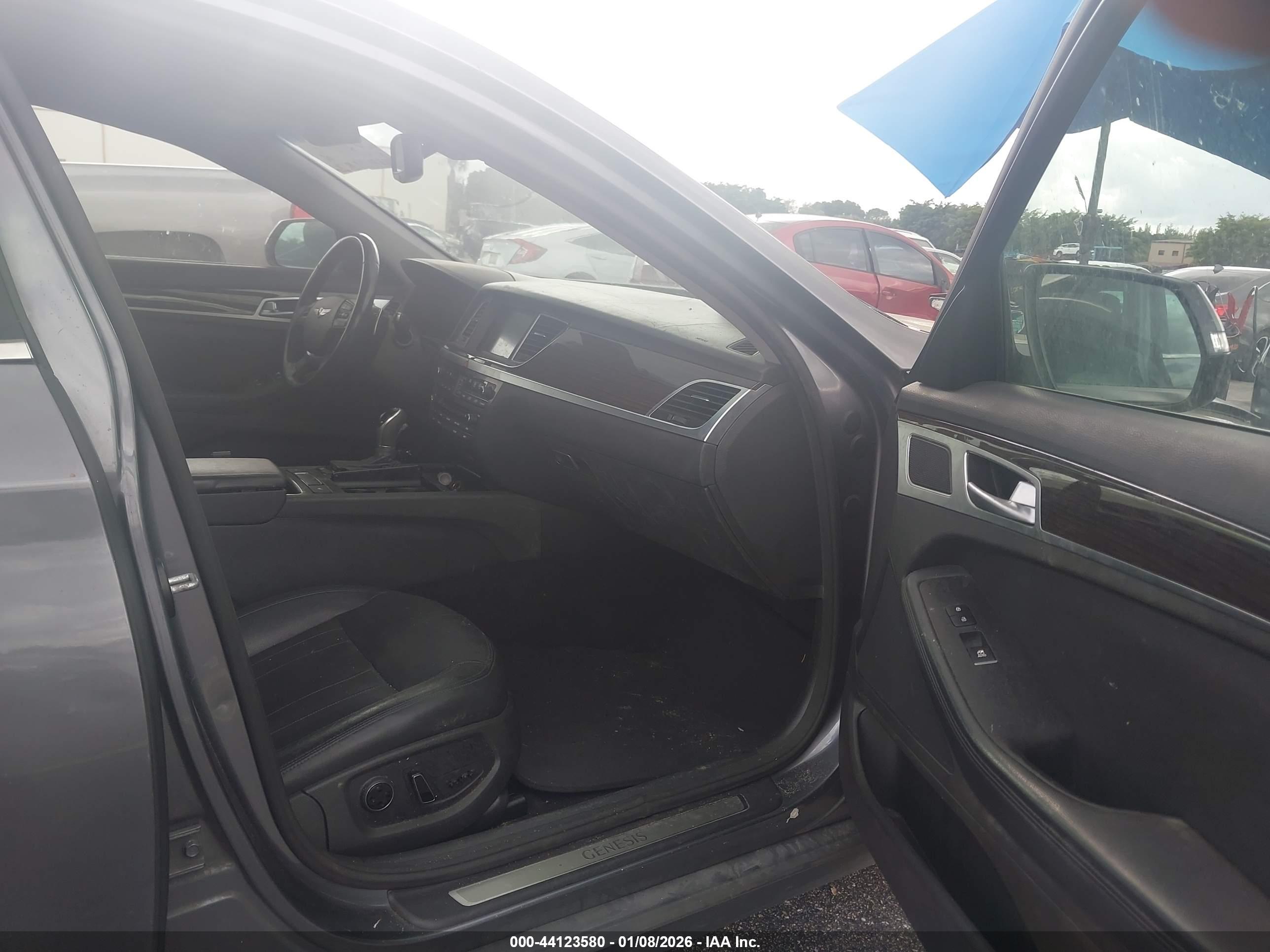 HYUNDAI GENESIS image 5