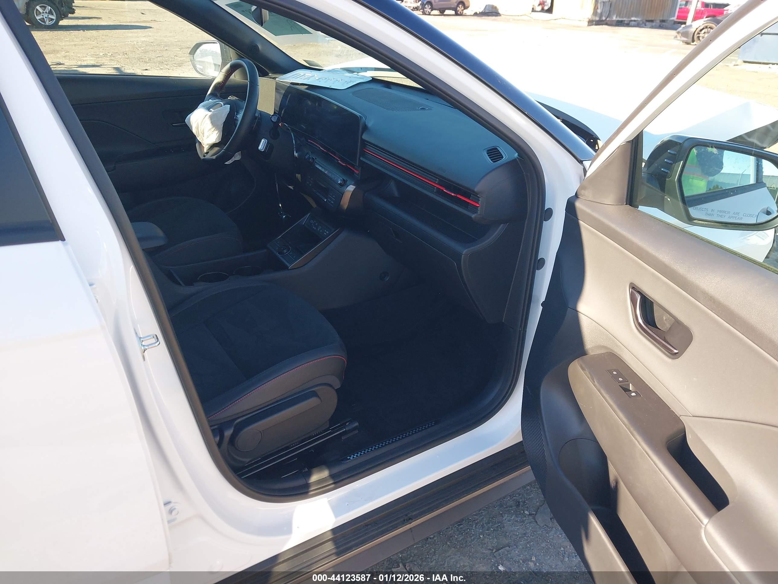 HYUNDAI KONA image 5