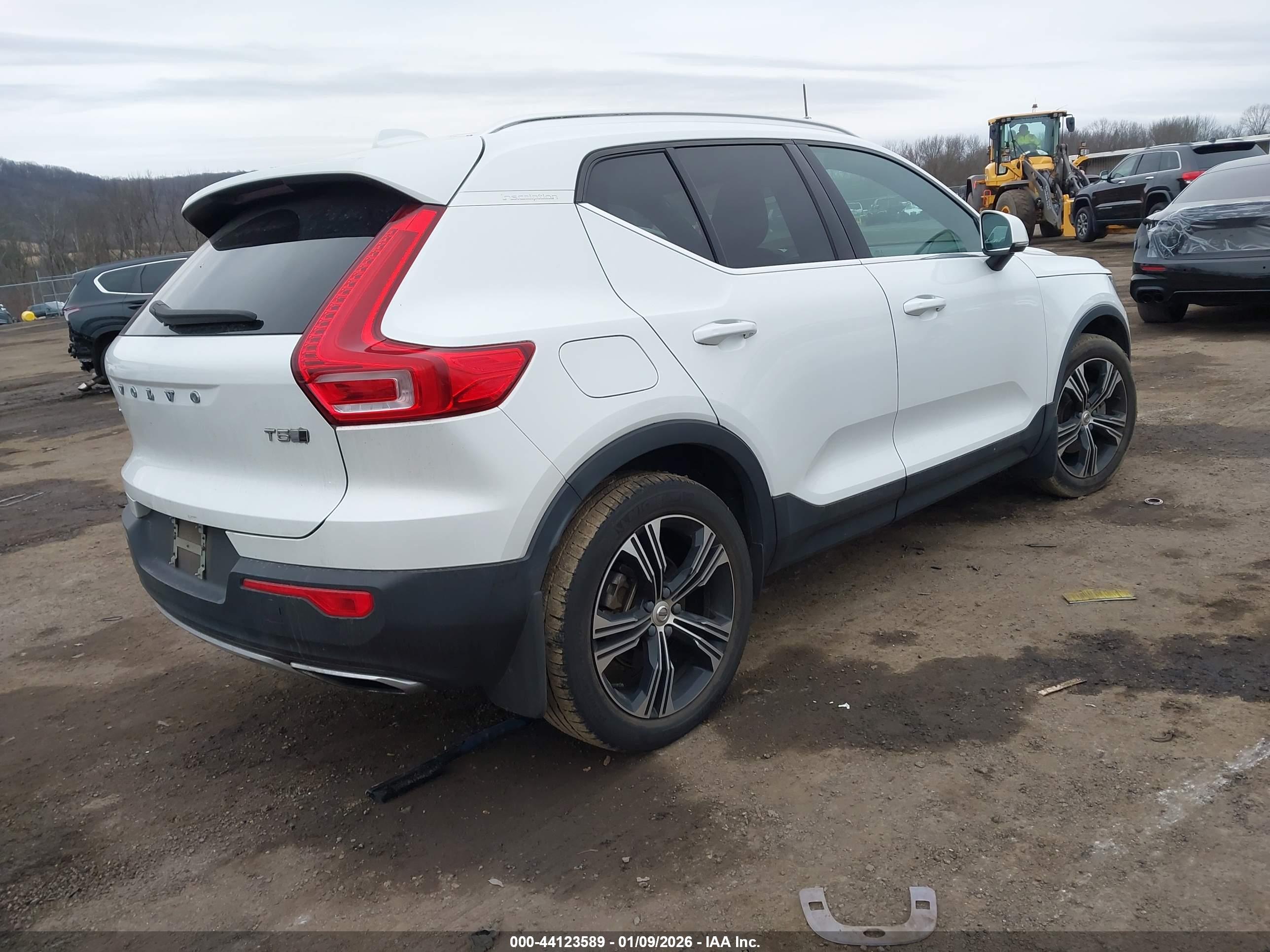 VOLVO XC40 image 4