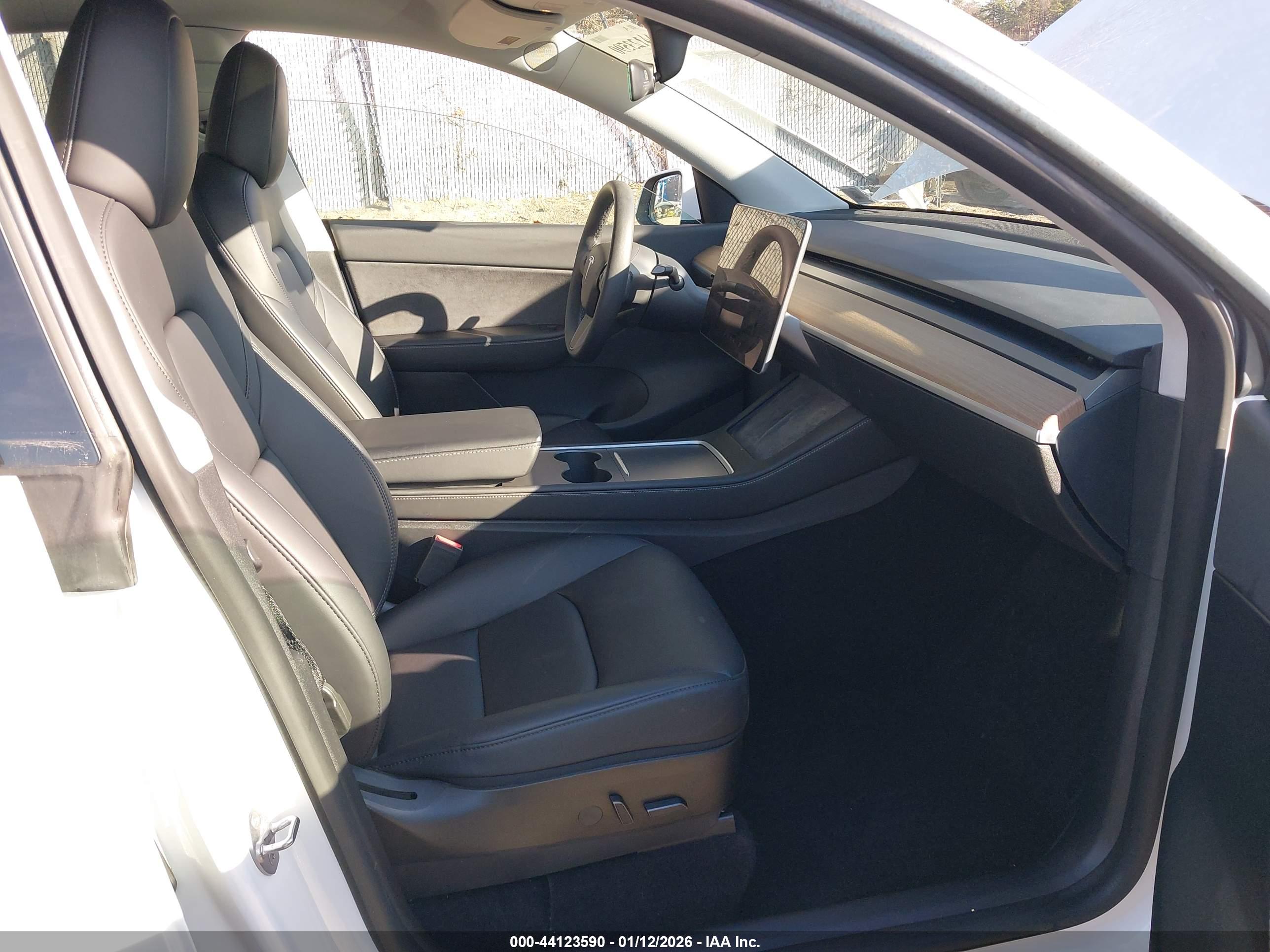 TESLA MODEL image 5