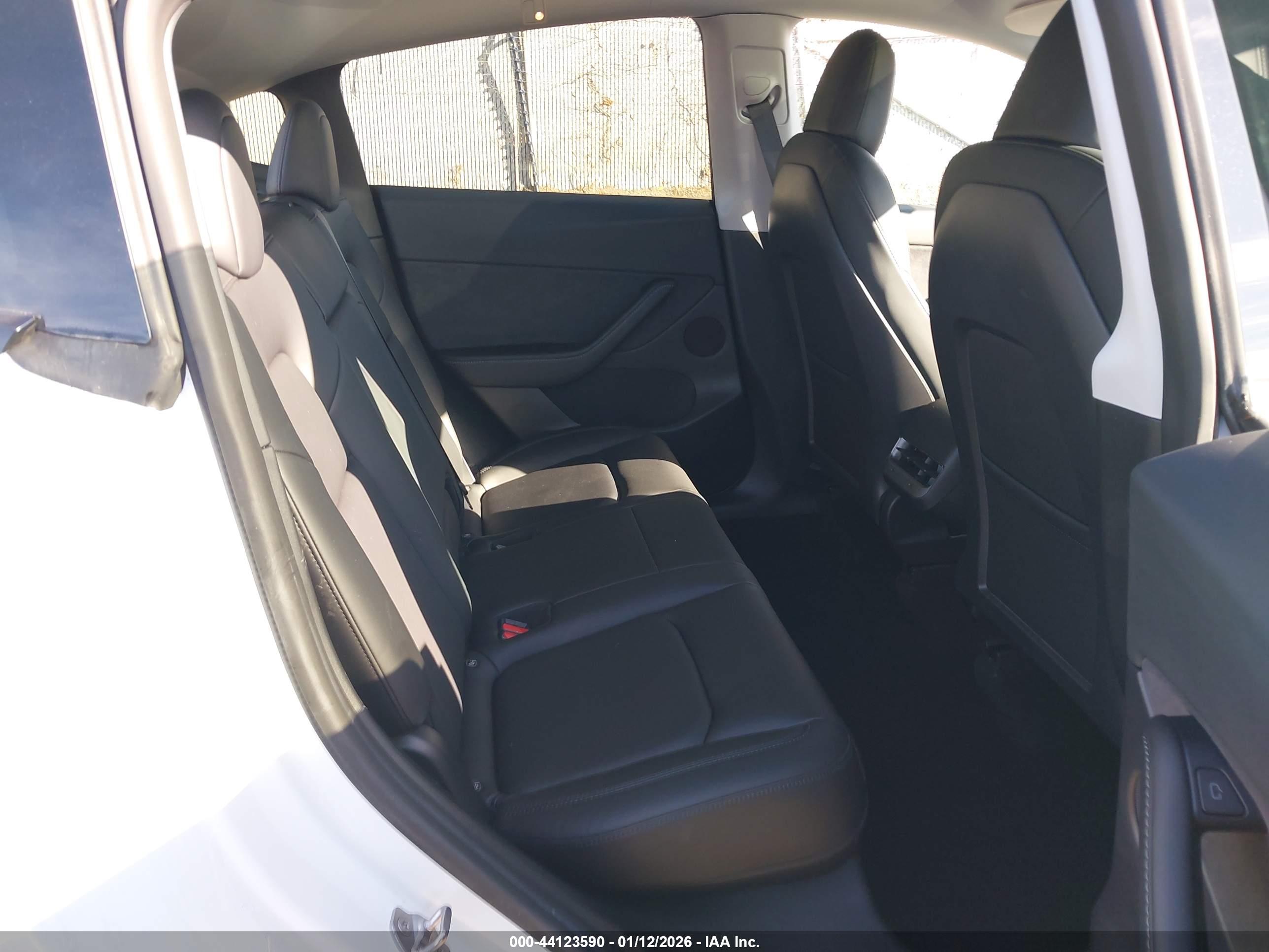TESLA MODEL image 8