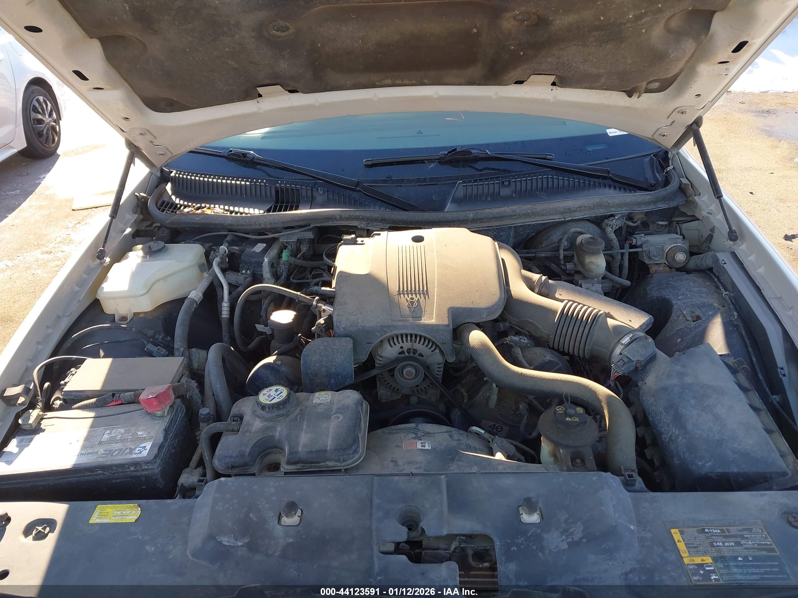 LINCOLN TOWN image 10