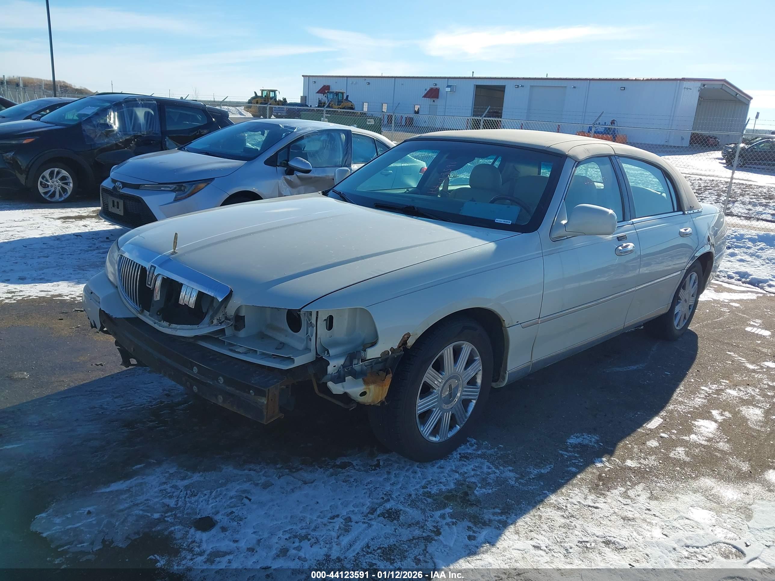 LINCOLN TOWN image 2