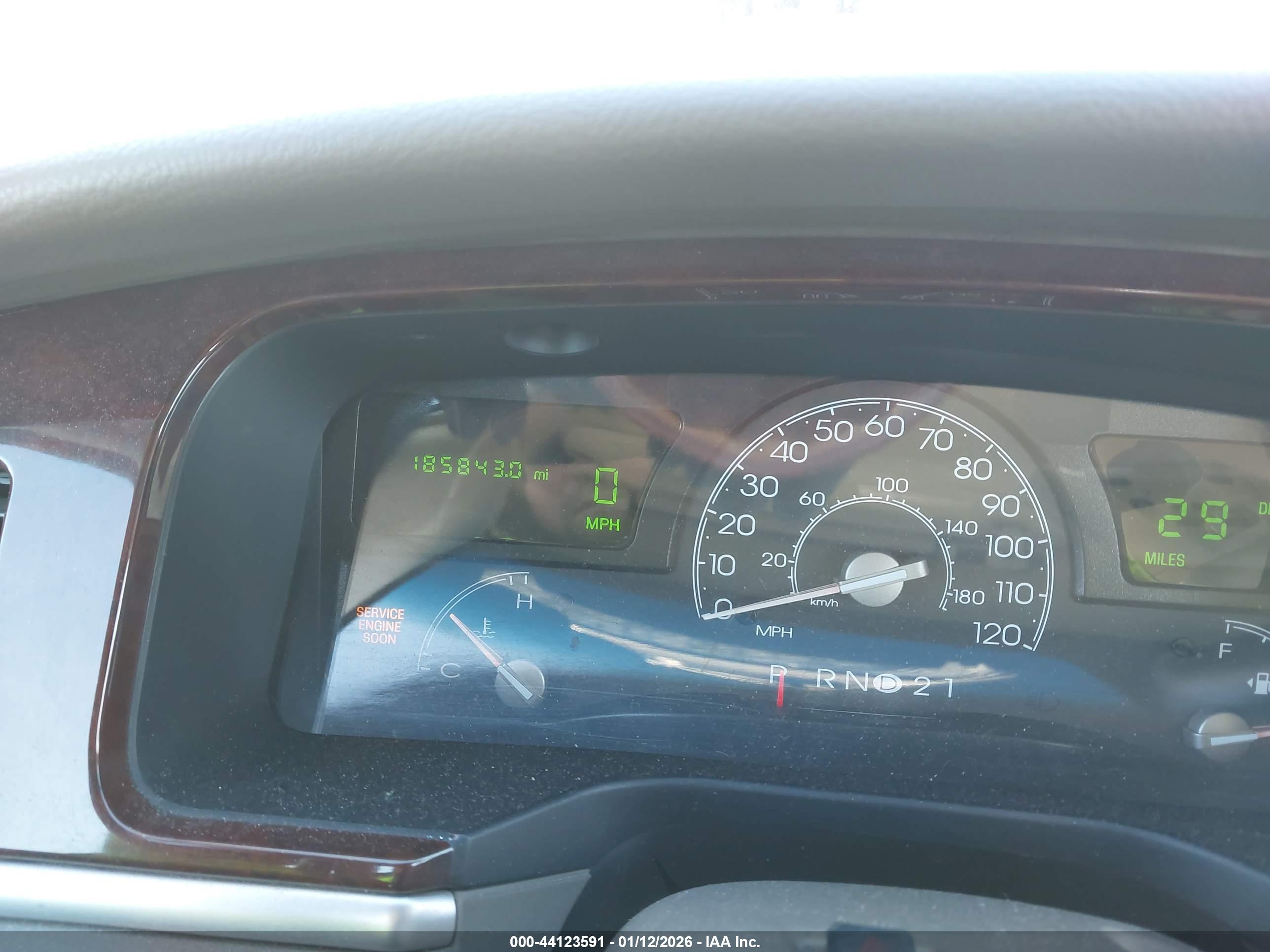 LINCOLN TOWN image 7