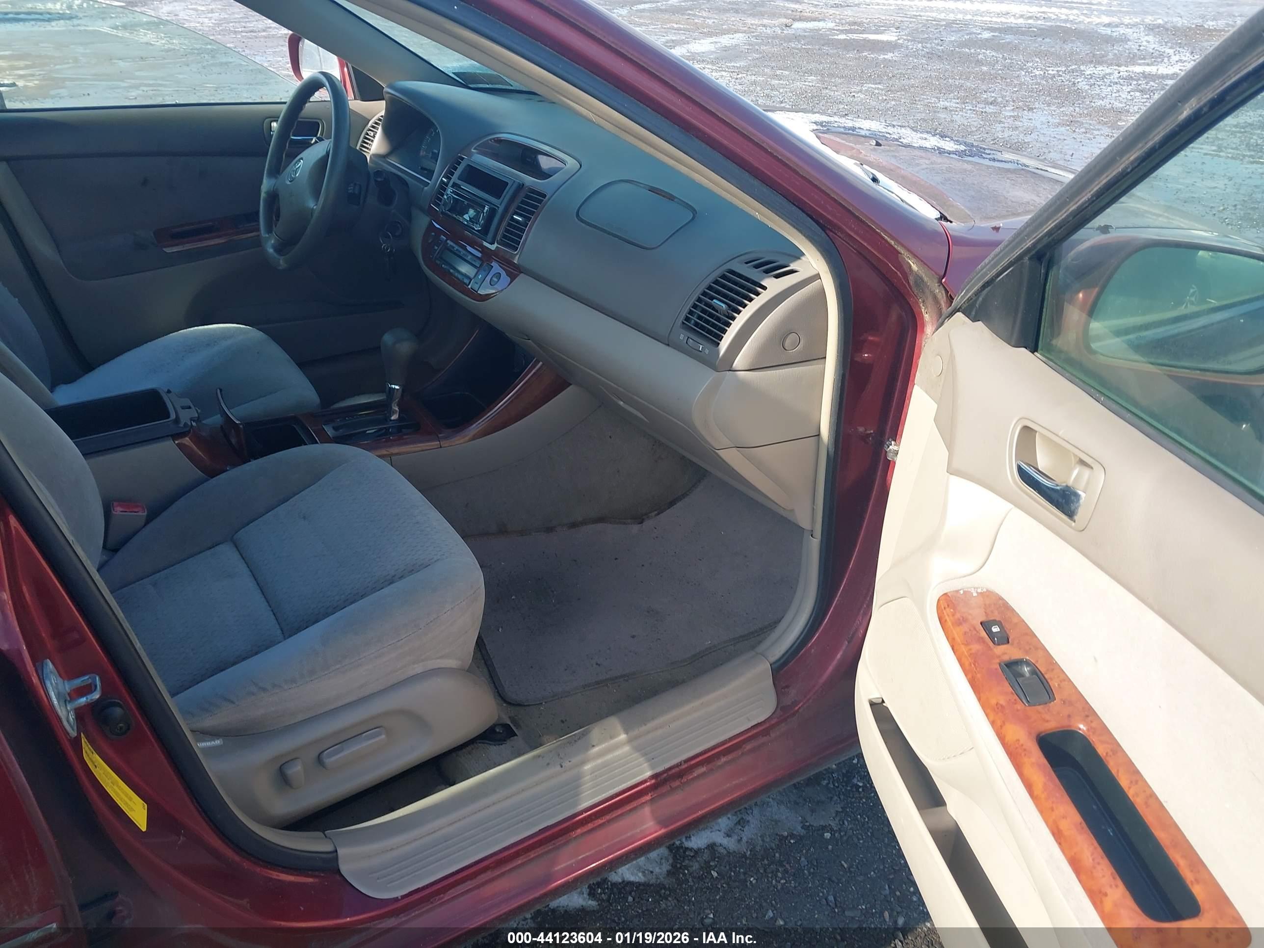 TOYOTA CAMRY image 5