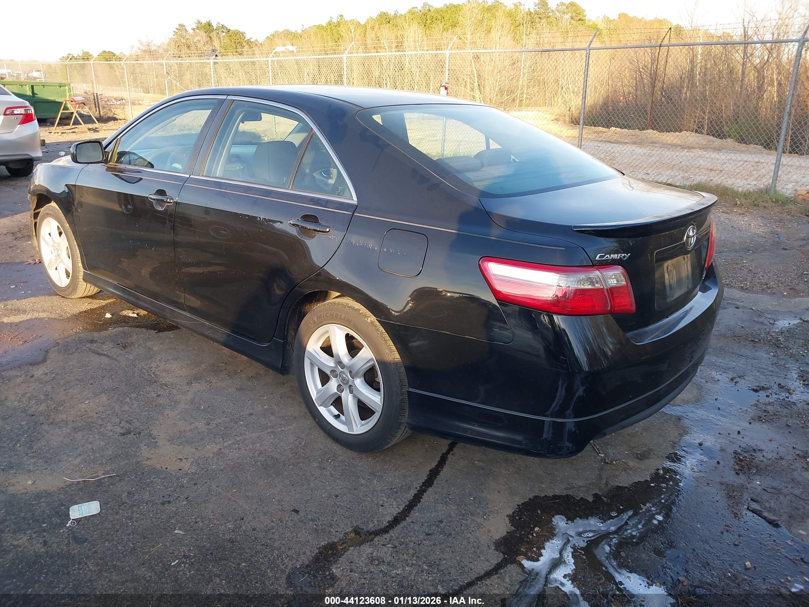 TOYOTA CAMRY image 3