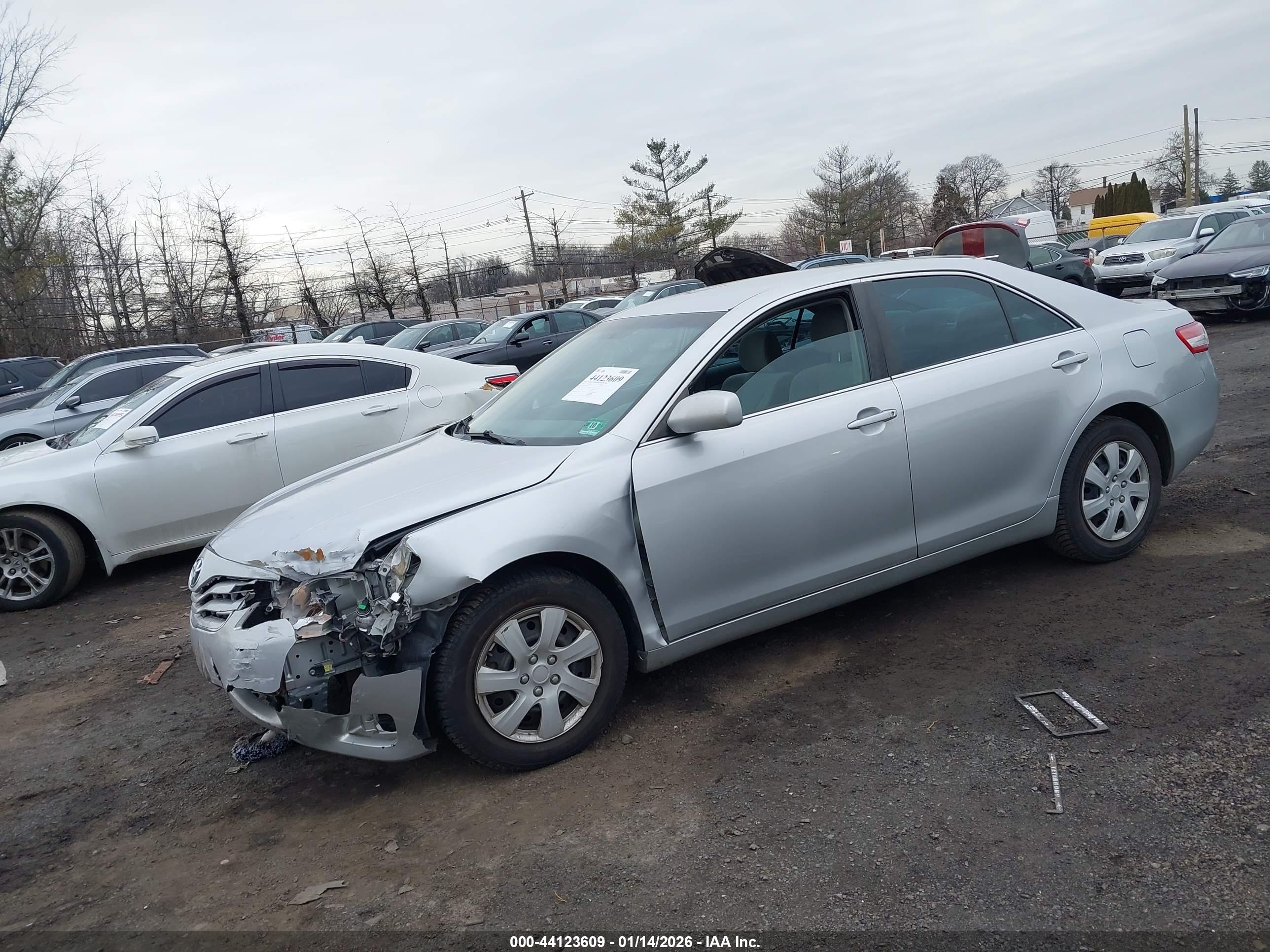 TOYOTA CAMRY image 2