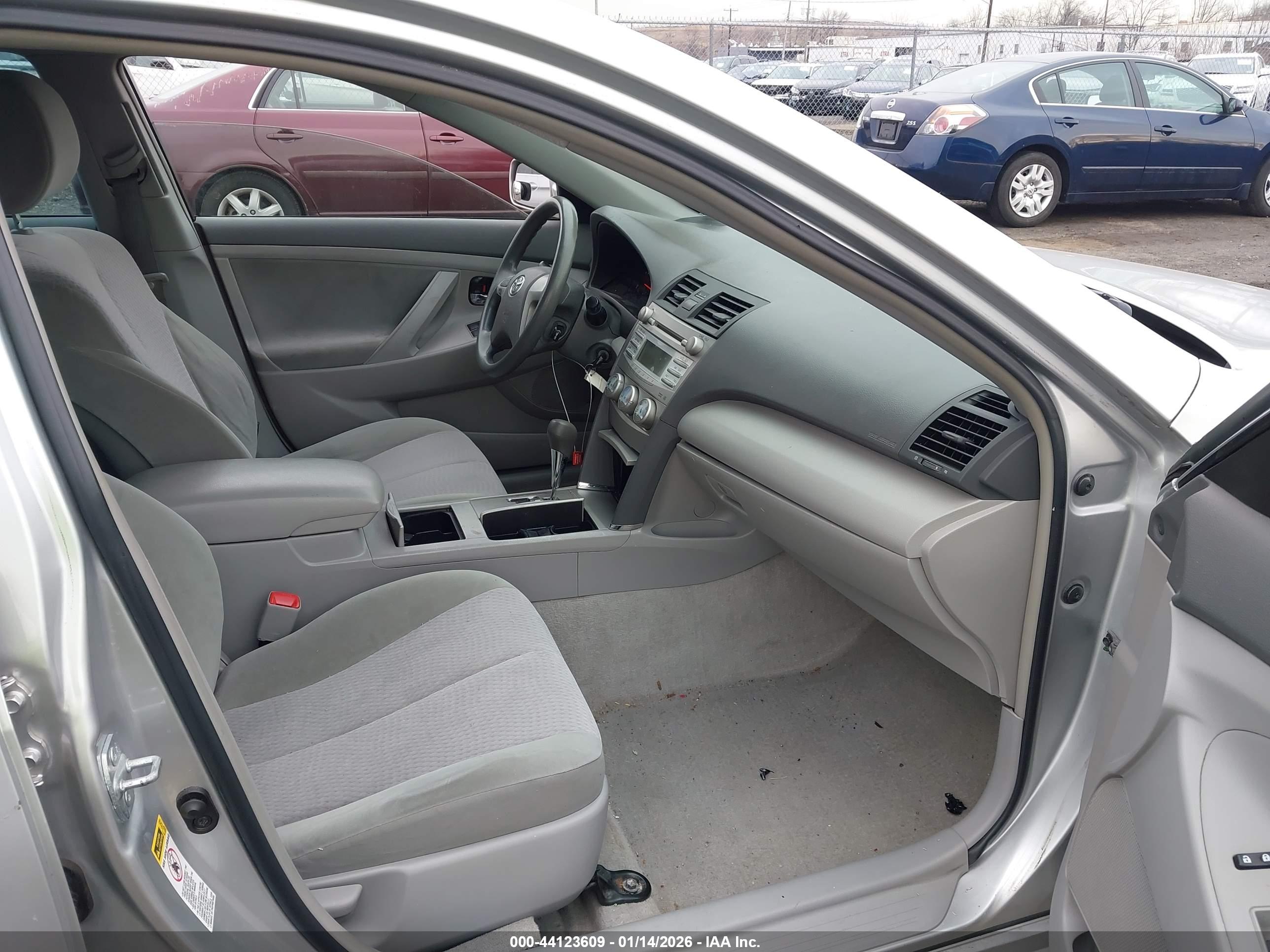 TOYOTA CAMRY image 5