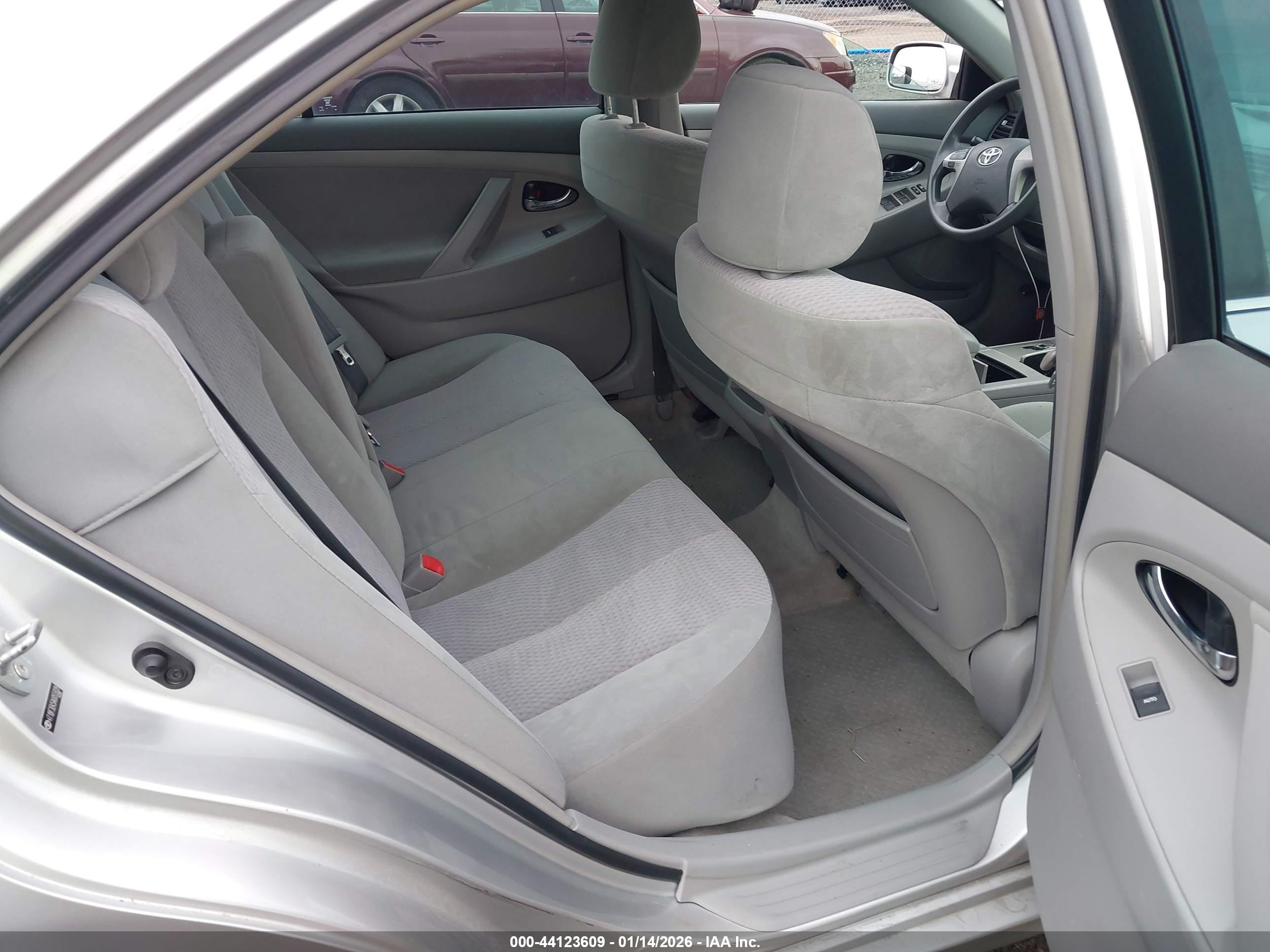 TOYOTA CAMRY image 8