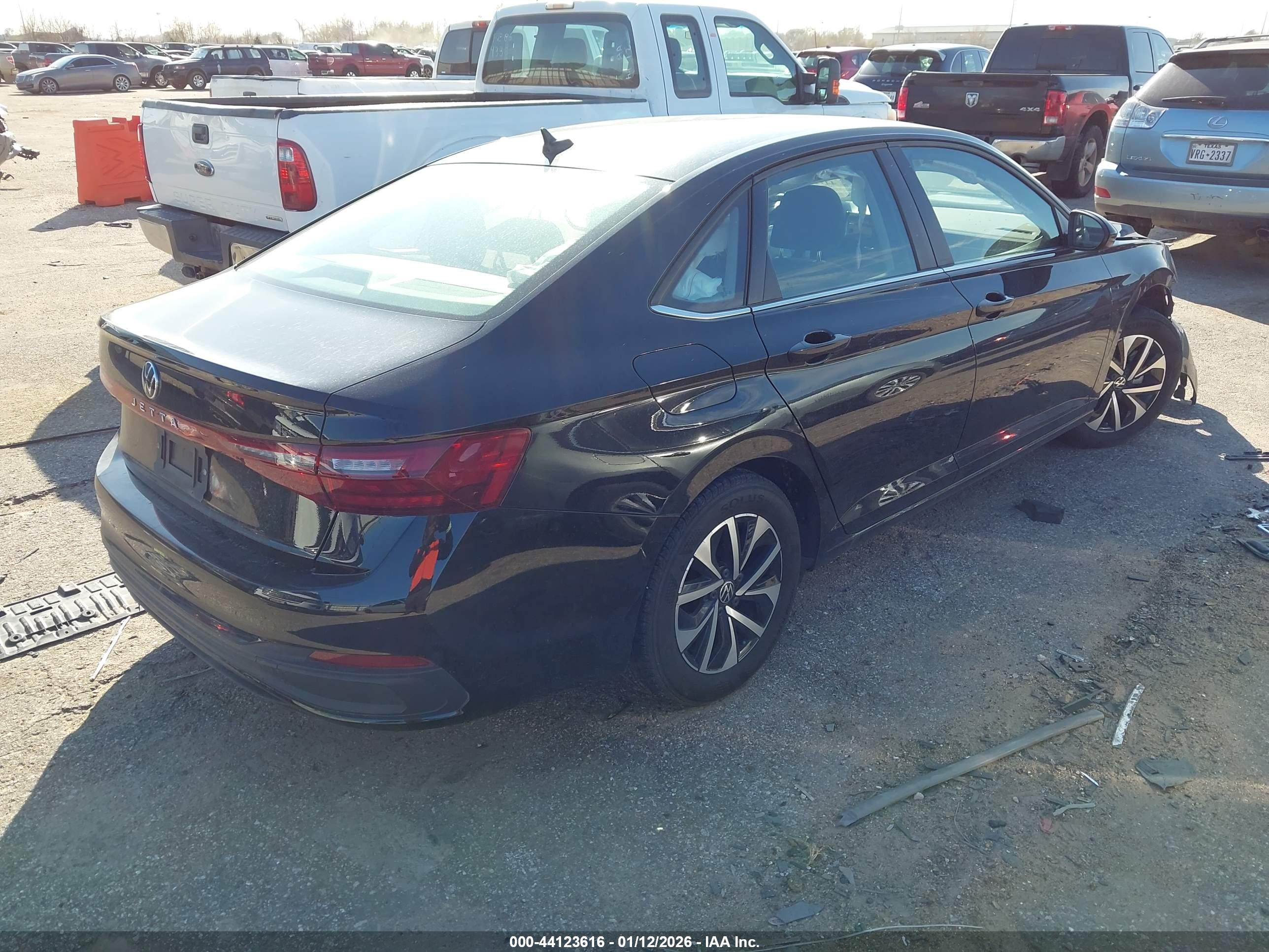 VOLKSWAGEN JETTA image 4